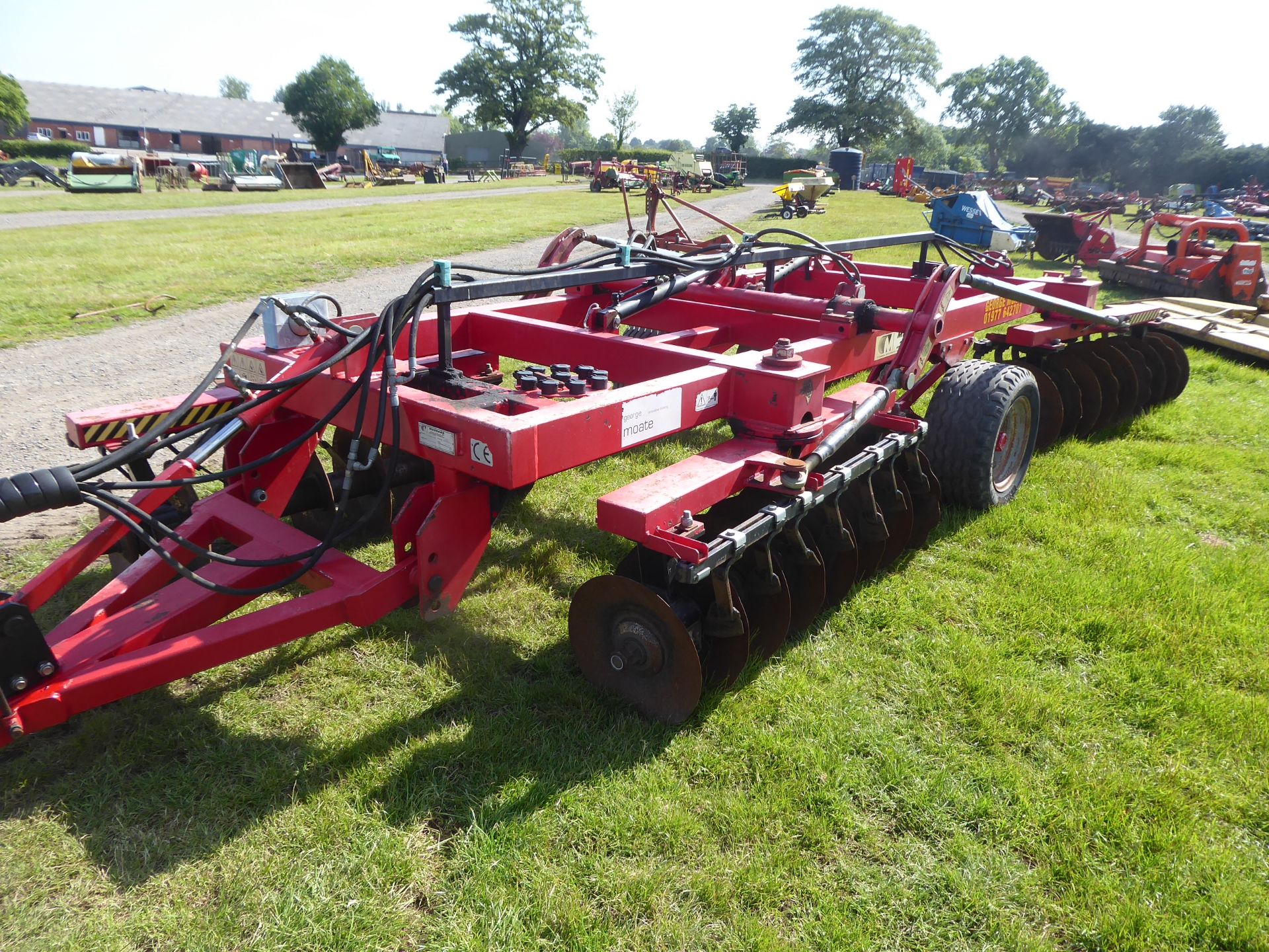 Massano heavy duty 4m folding disc harrow with 34 discs. Barn stored, excellent condition, very - Image 7 of 9