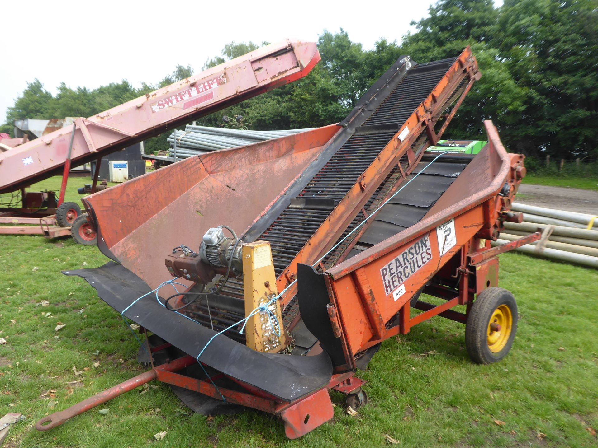 Pearson tipping hopper c/w cross conveyor type 2500, 3 phase