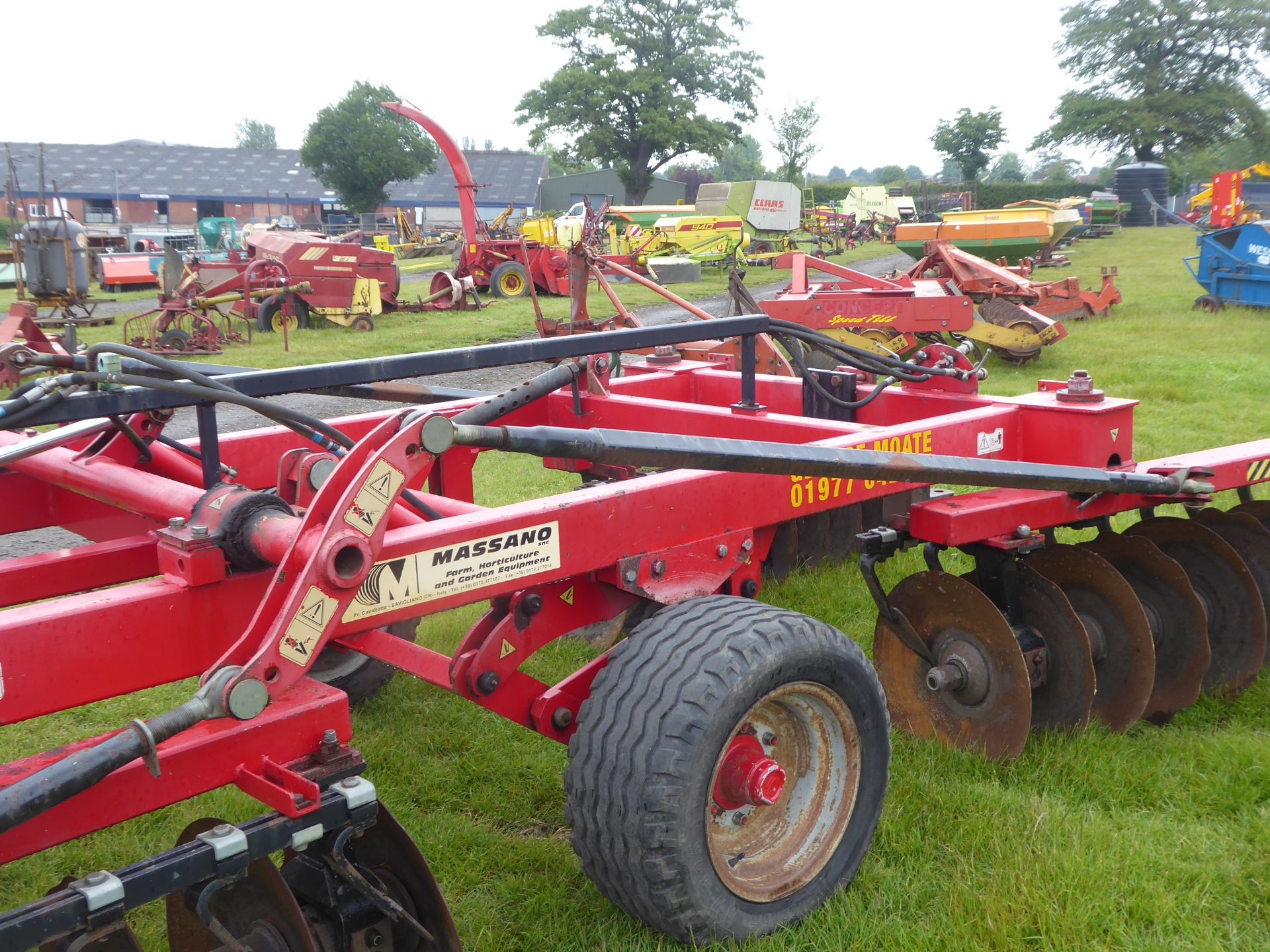 Massano heavy duty 4m folding disc harrow with 34 discs. Barn stored, excellent condition, very - Image 9 of 9