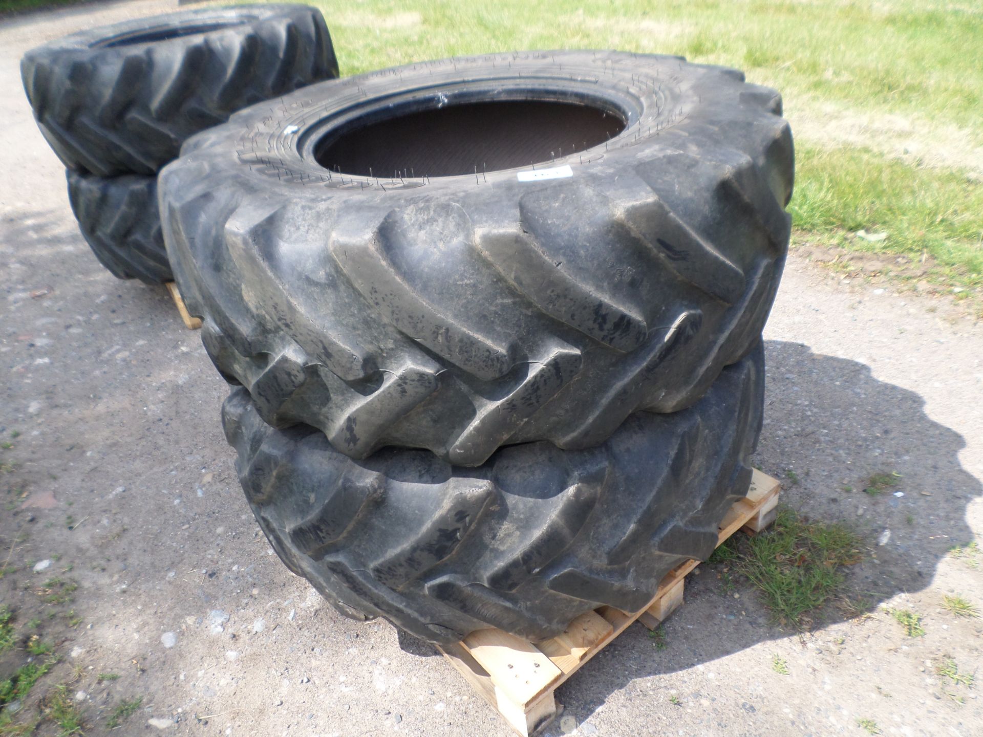 2 Goodyear tyres 17.5/24