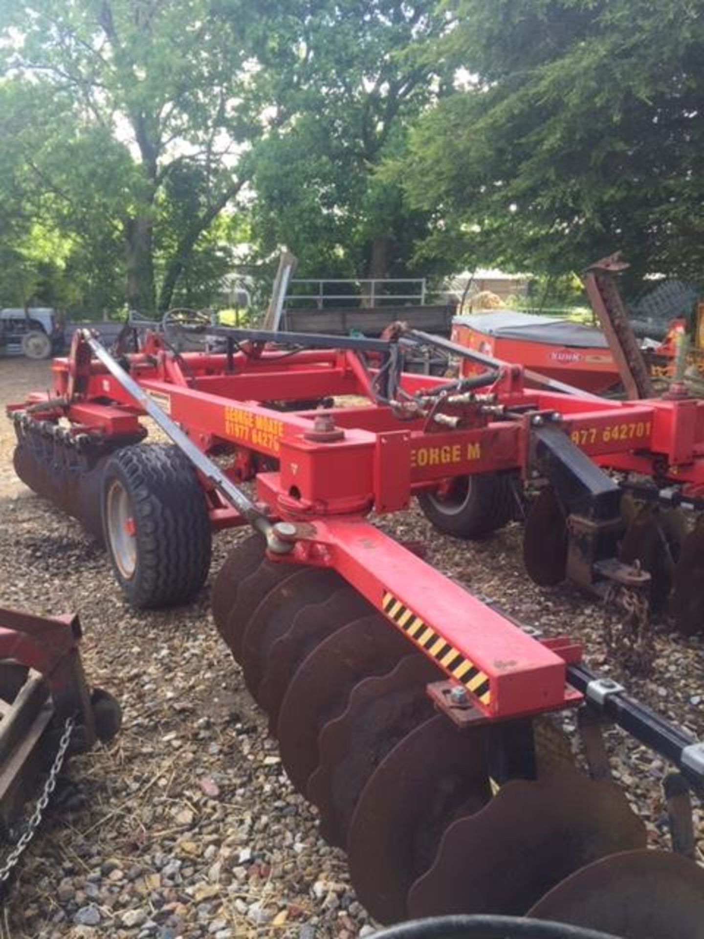 Massano heavy duty 4m folding disc harrow with 34 discs. Barn stored, excellent condition, very - Image 3 of 9