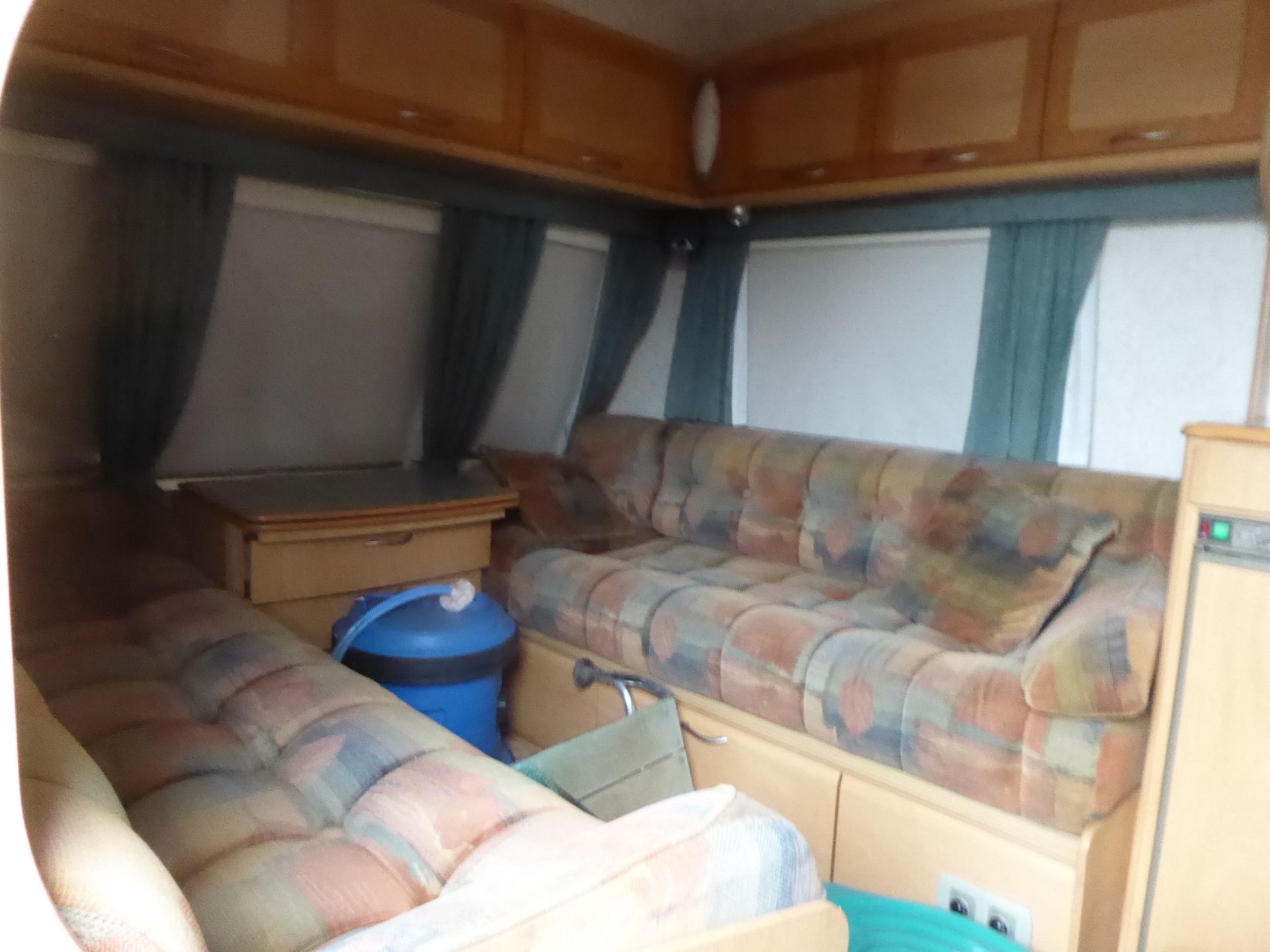 Lunor Lexon caravan 5 berth c/w fixed fitted bed ,seperate shower, bathroom & living area. Full - Image 4 of 5