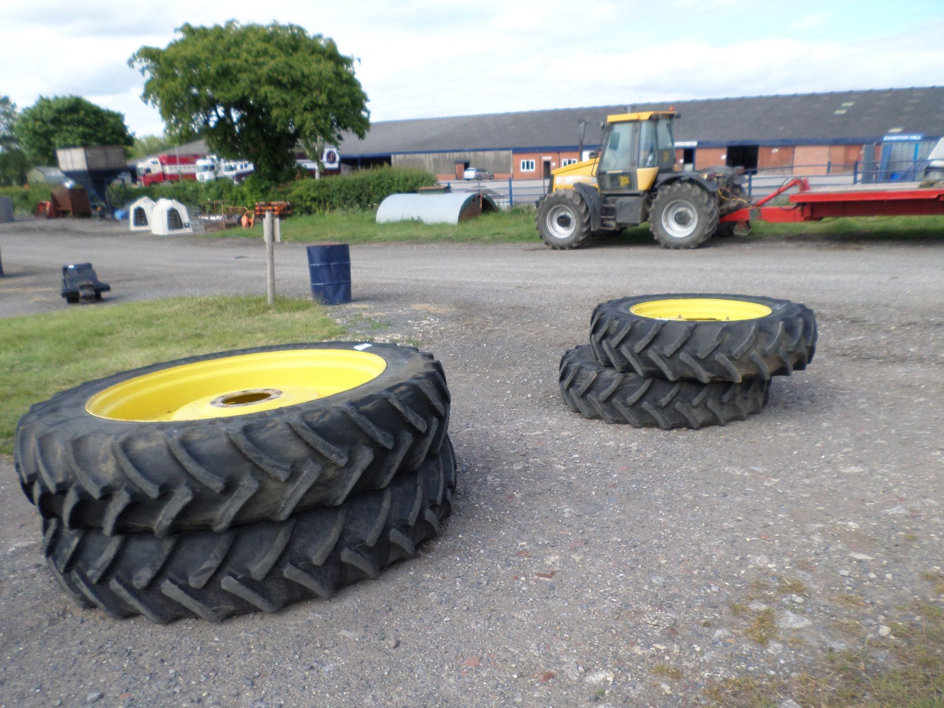 Pair of 12.4/32 row crop wheels, 10-stud, JD, 60%, pair 13.6/48 row crow wheels 8-stud 275 JD 60%, - Image 3 of 3