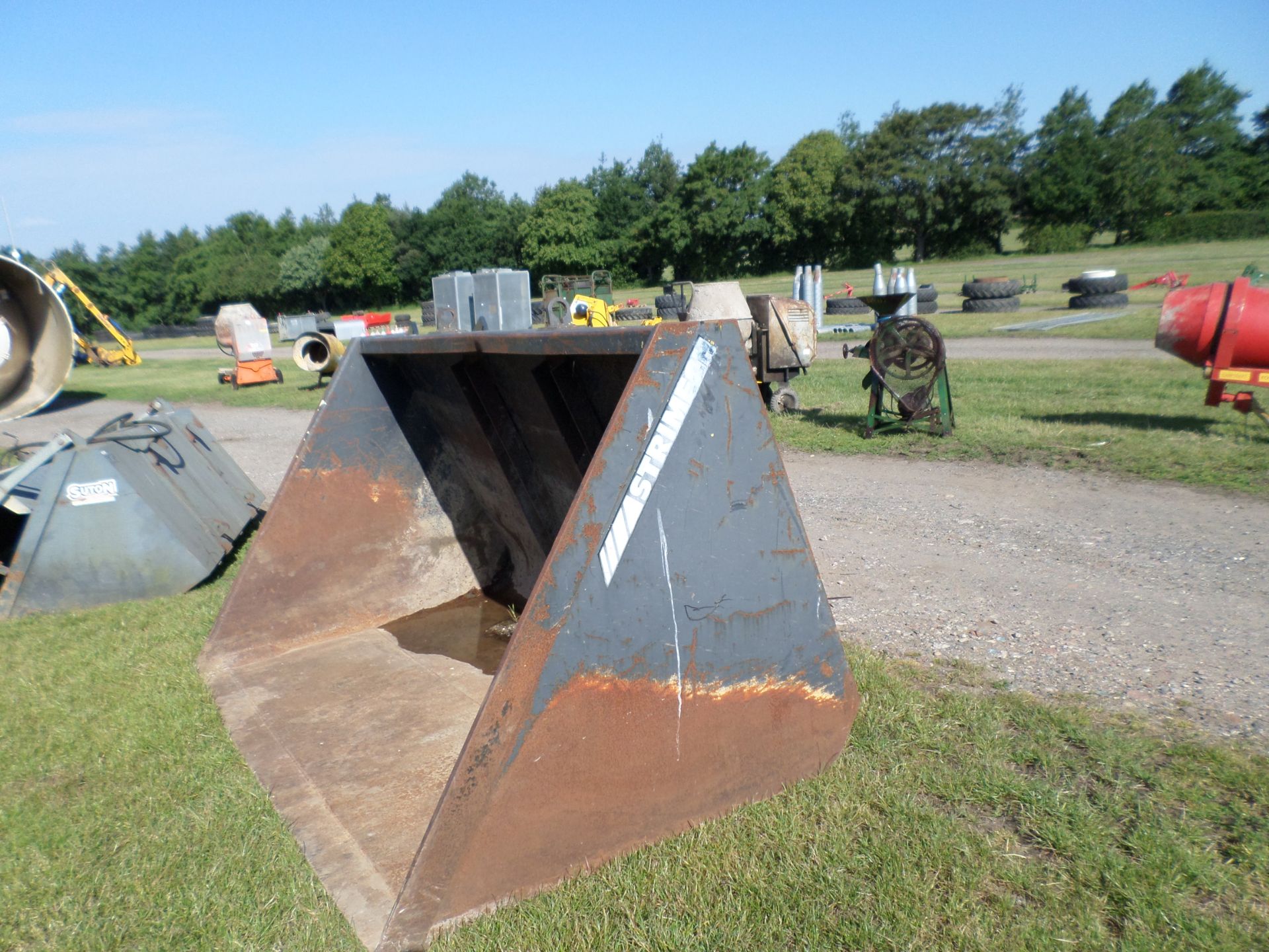 Strimech bucket, JCB Q-fit brackets, 7ft 9in Wide, 52in deep - Image 3 of 3