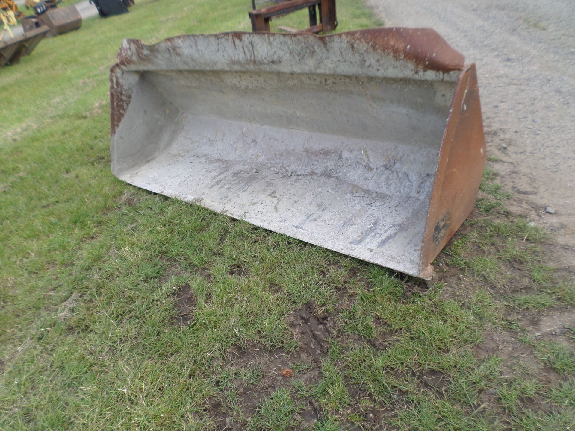 2m bucket for telehandler - Image 3 of 3