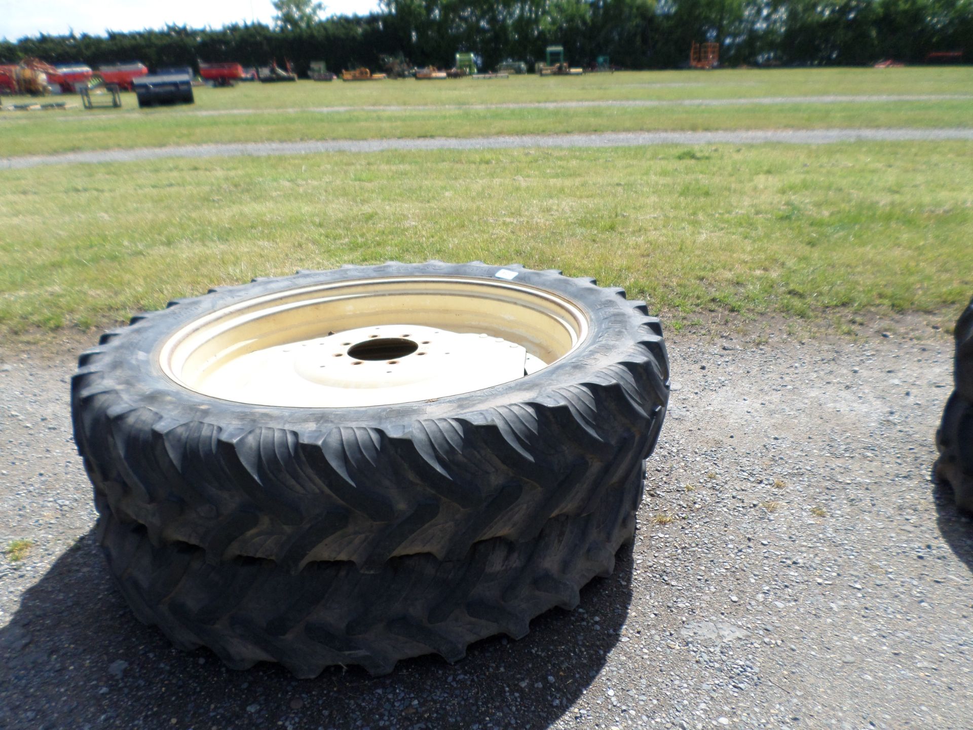 Pair of 13.6/48 row crop wheels JD/NH, 8-stud 275, 30% - Image 2 of 2