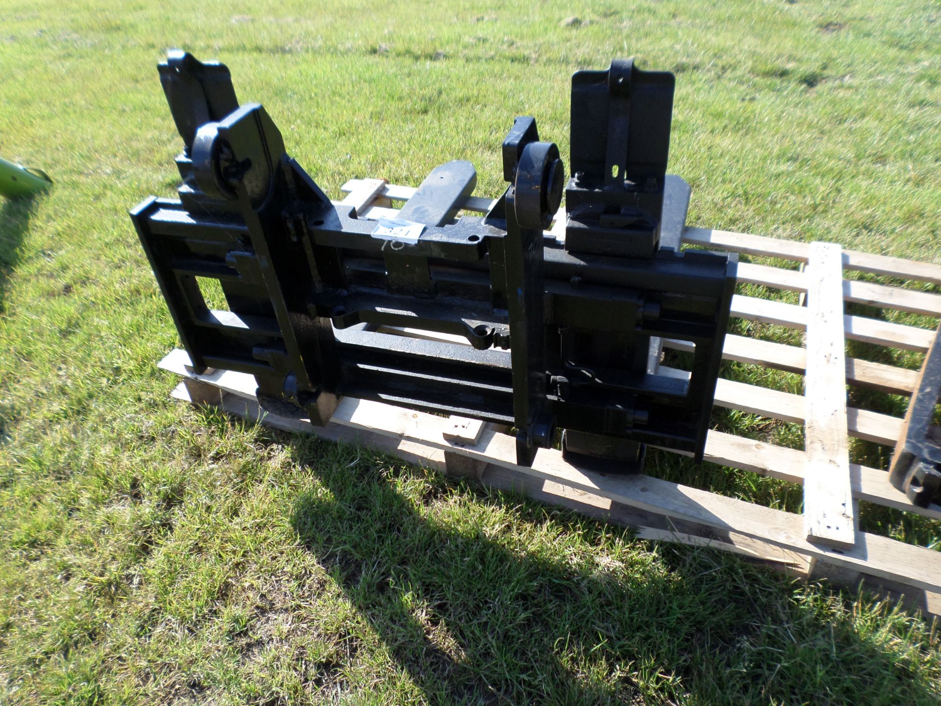 HD forklift carriage with hydraulic extension forks side shift