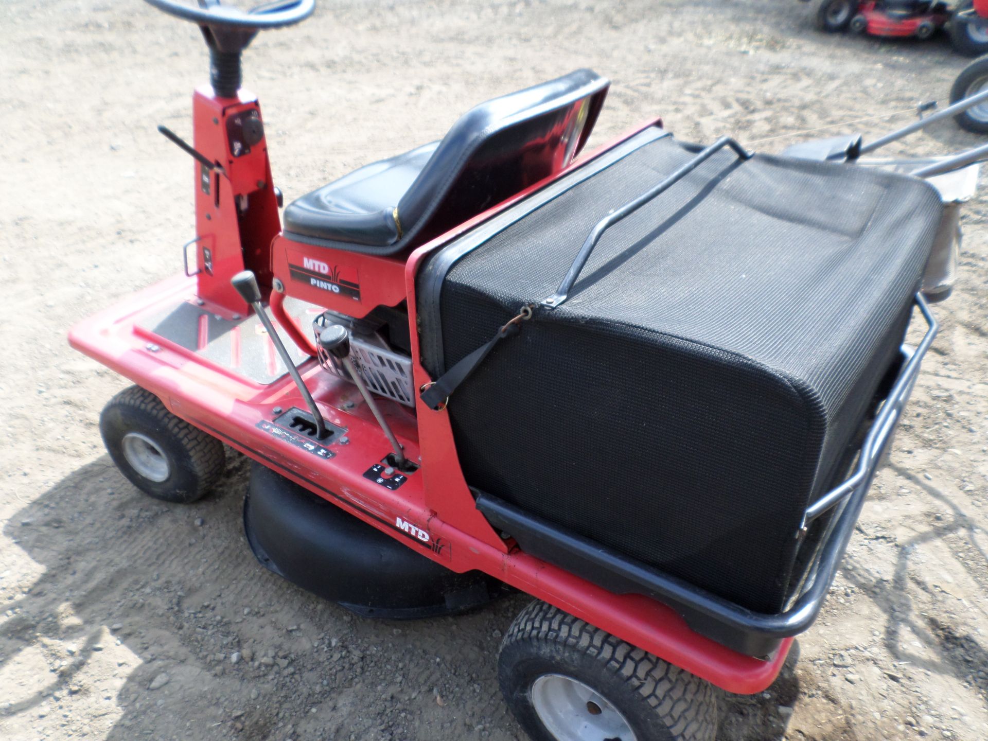 MTD Pinto ride on mower, nice mower NO VAT - Image 2 of 2