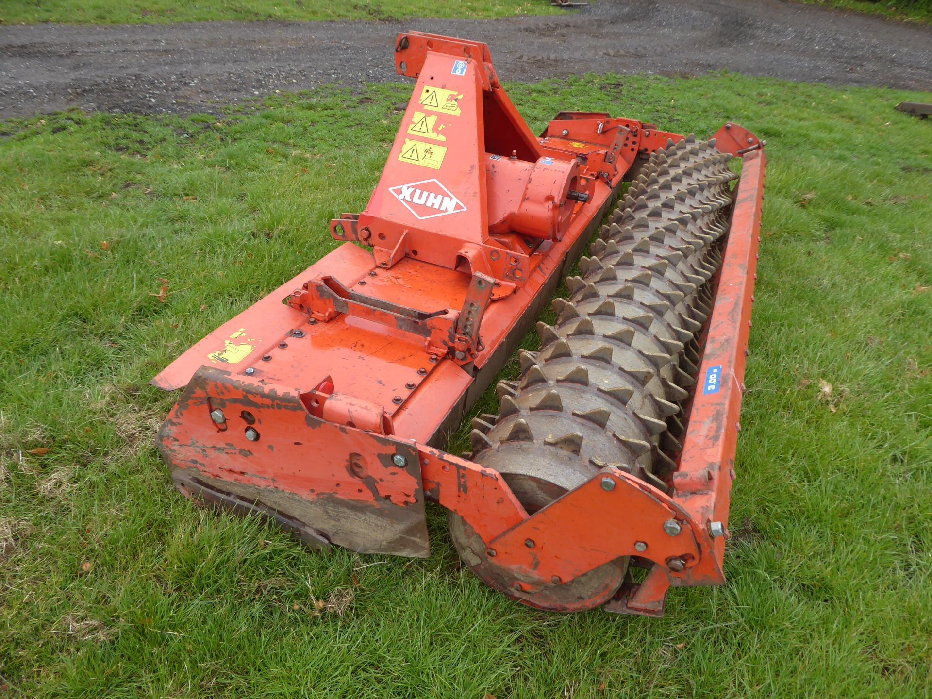 2002 Kuhn 3 mtr power harrow, quick fit tines,good packer - Image 3 of 4