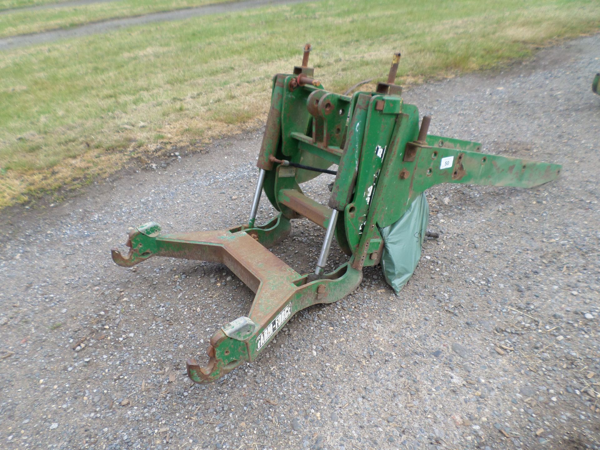 Front linkage to suit John Deere 10 series - Image 2 of 2