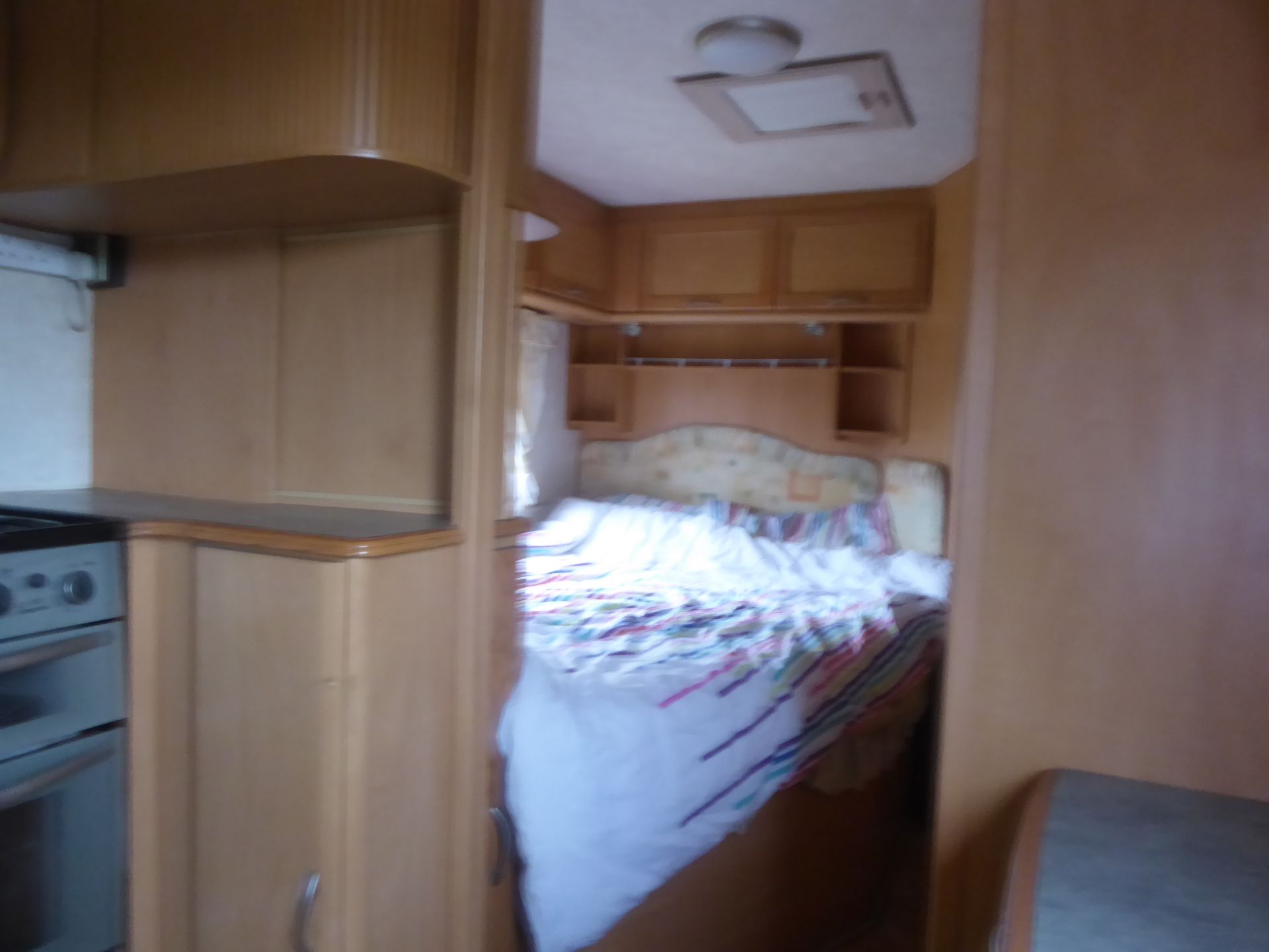 Lunor Lexon caravan 5 berth c/w fixed fitted bed ,seperate shower, bathroom & living area. Full - Image 3 of 5