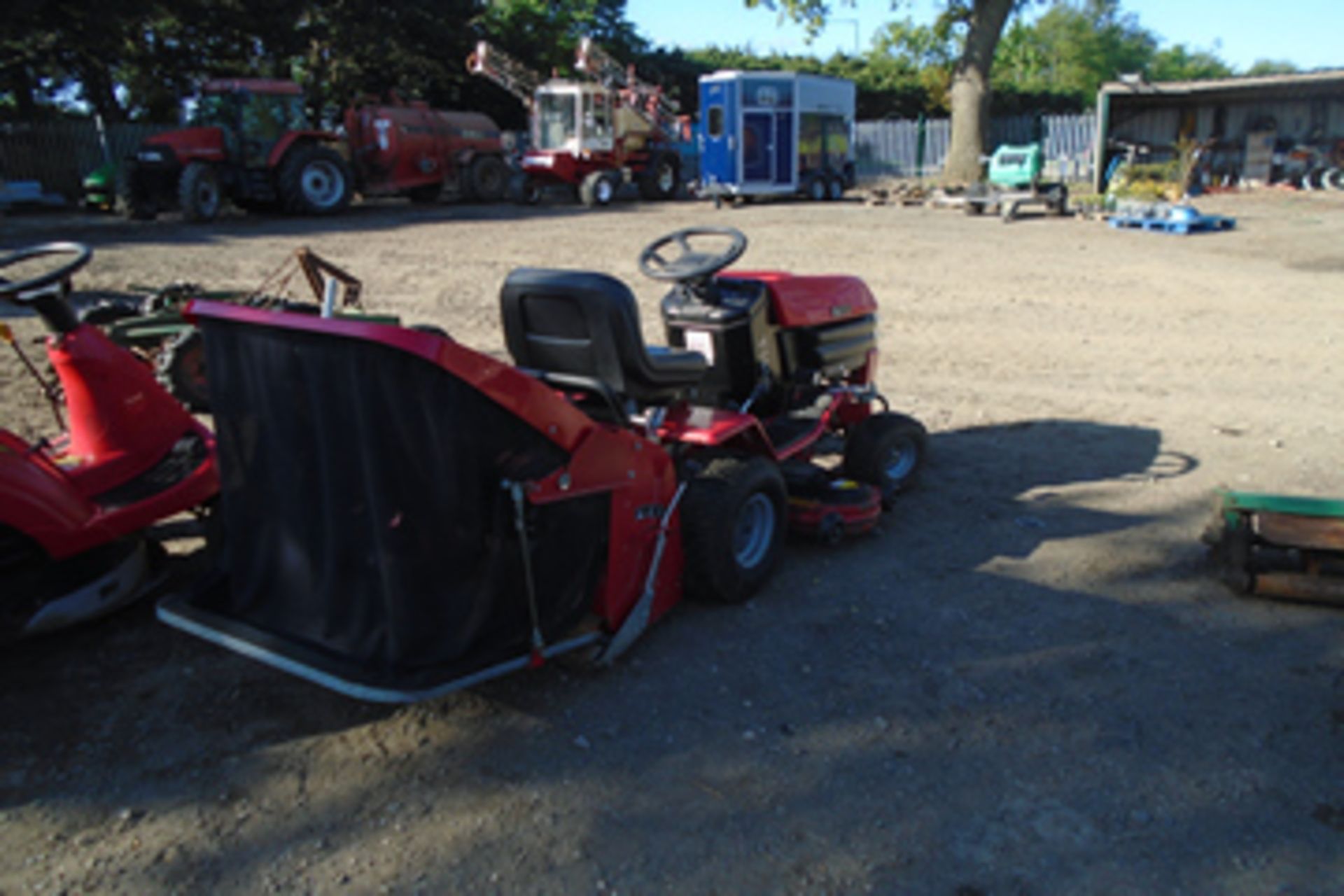 Westwood T1600 ride on mower and collector - Image 3 of 6