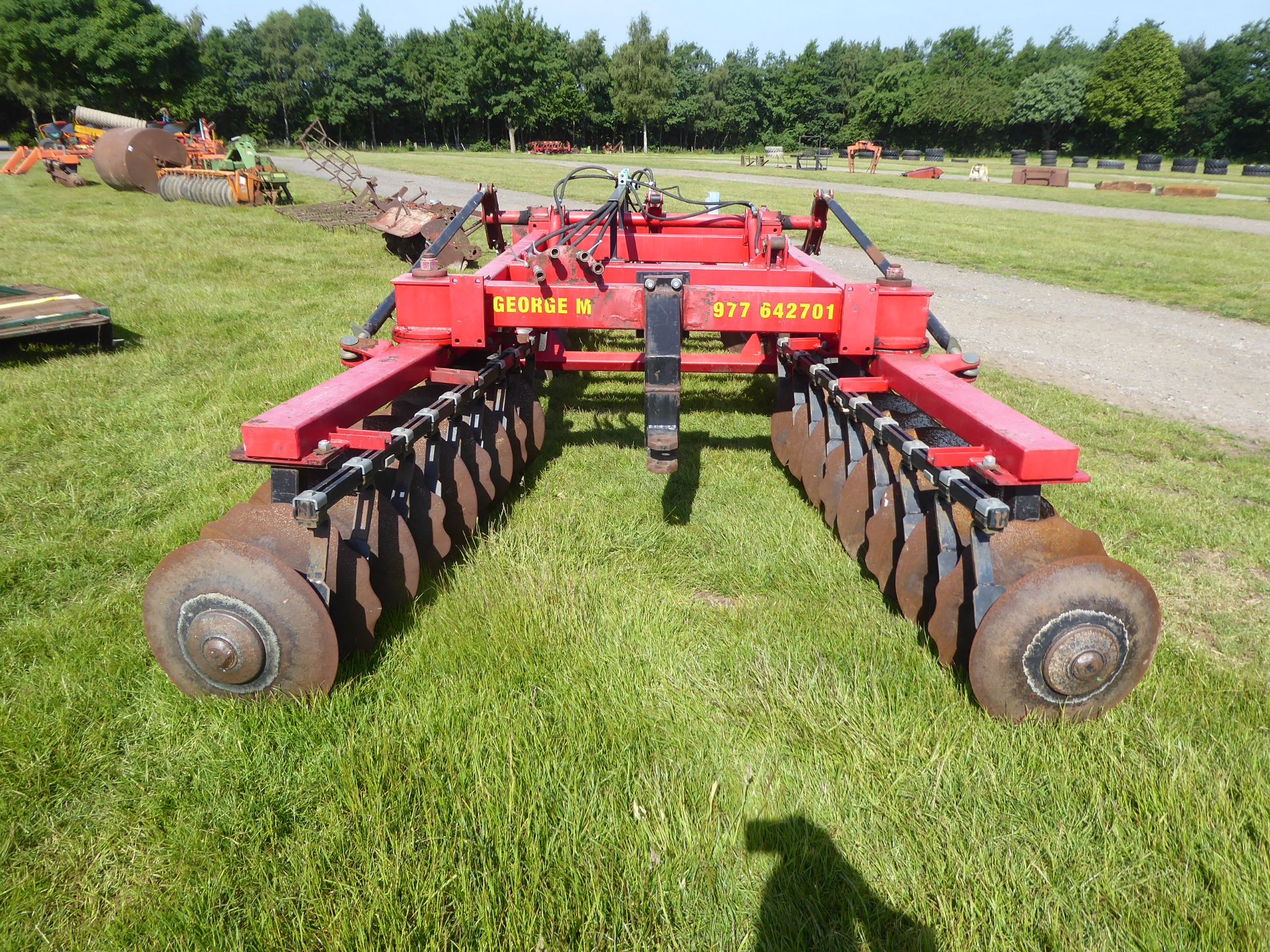 Massano heavy duty 4m folding disc harrow with 34 discs. Barn stored, excellent condition, very - Image 8 of 9