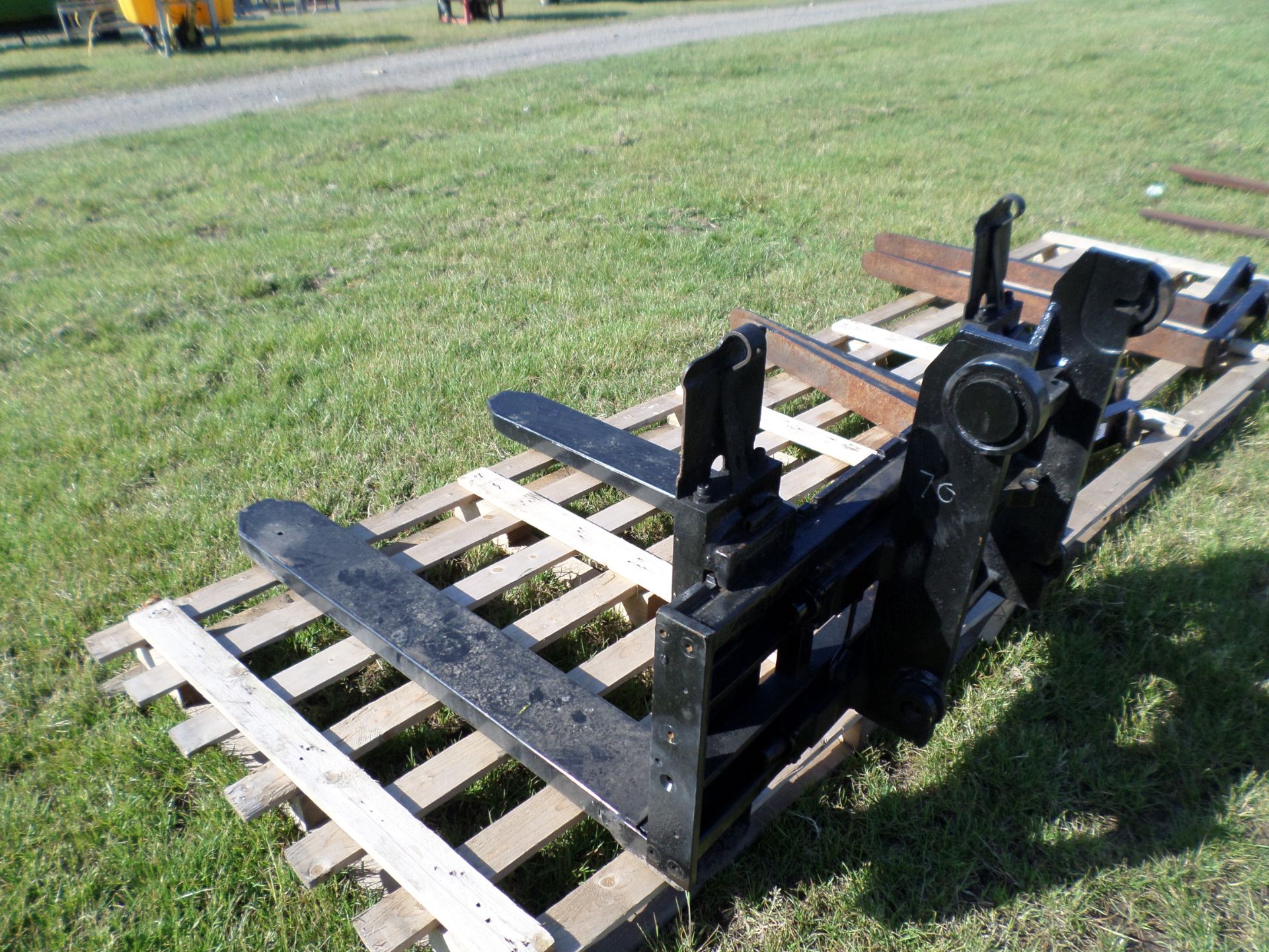 HD forklift carriage with hydraulic extension forks side shift - Image 3 of 3