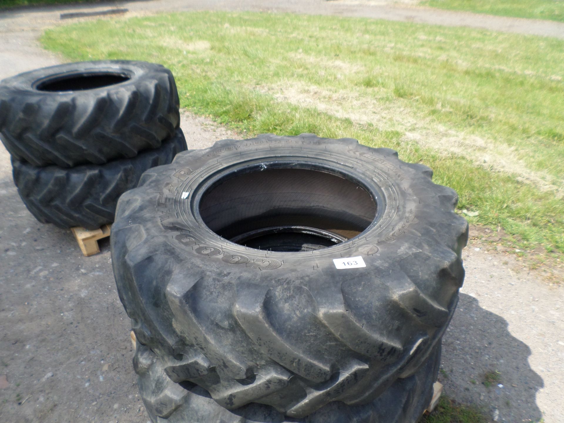 2 Goodyear tyres 17.5/24 - Image 2 of 2