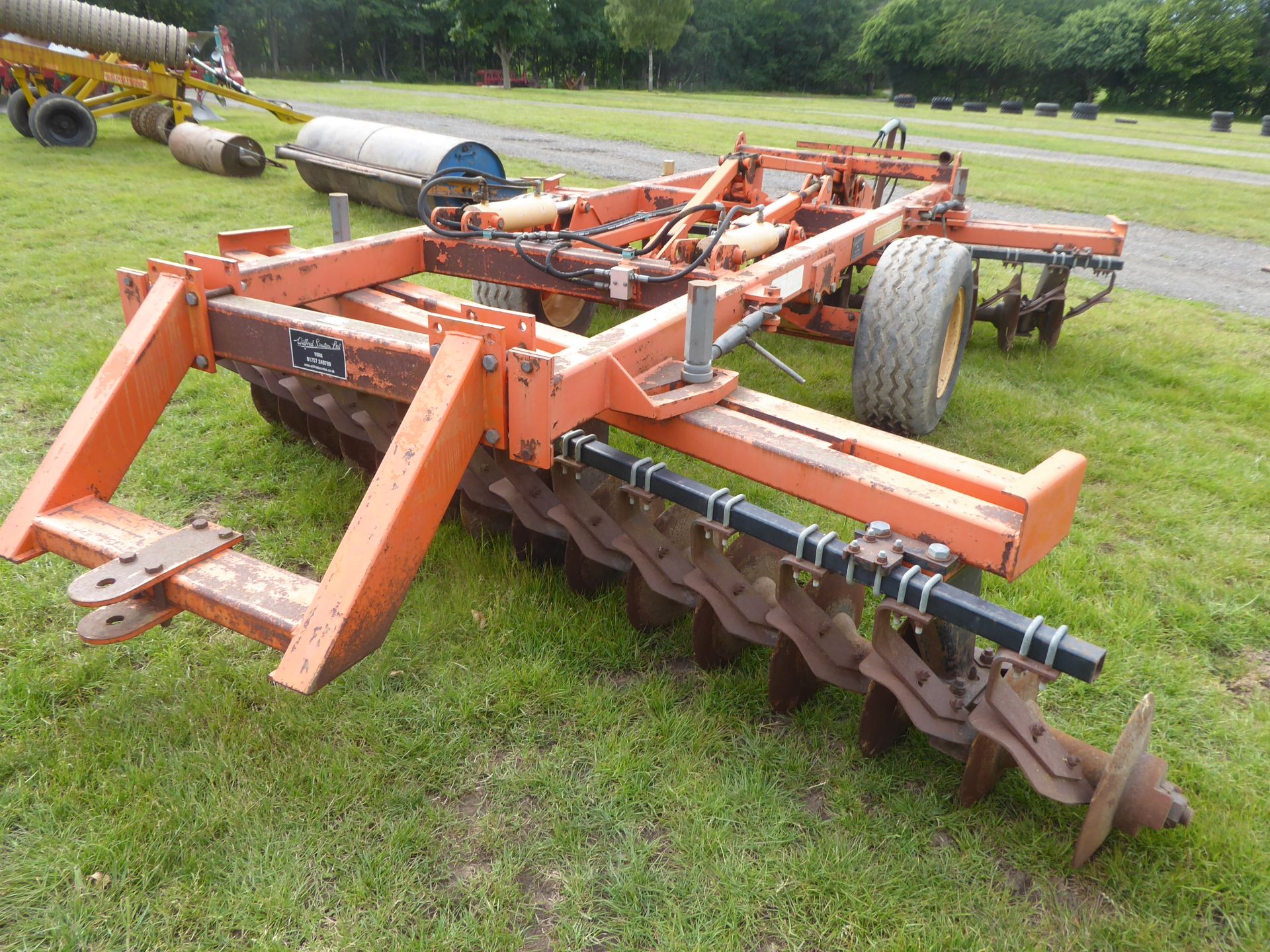 Parmiter Utah 3.25m disc harrows c/w rear drawbar - Image 3 of 3