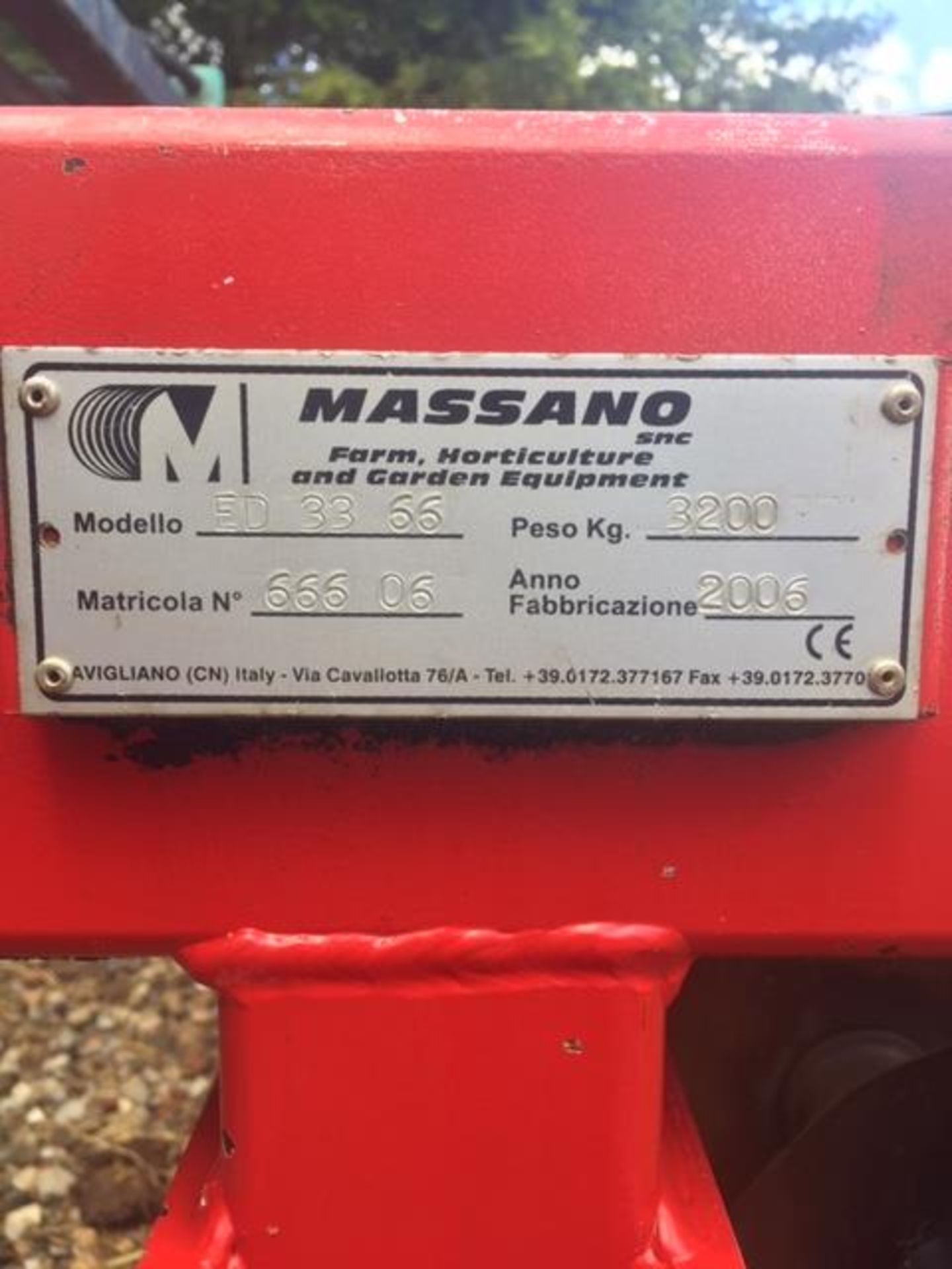 Massano heavy duty 4m folding disc harrow with 34 discs. Barn stored, excellent condition, very - Image 2 of 9