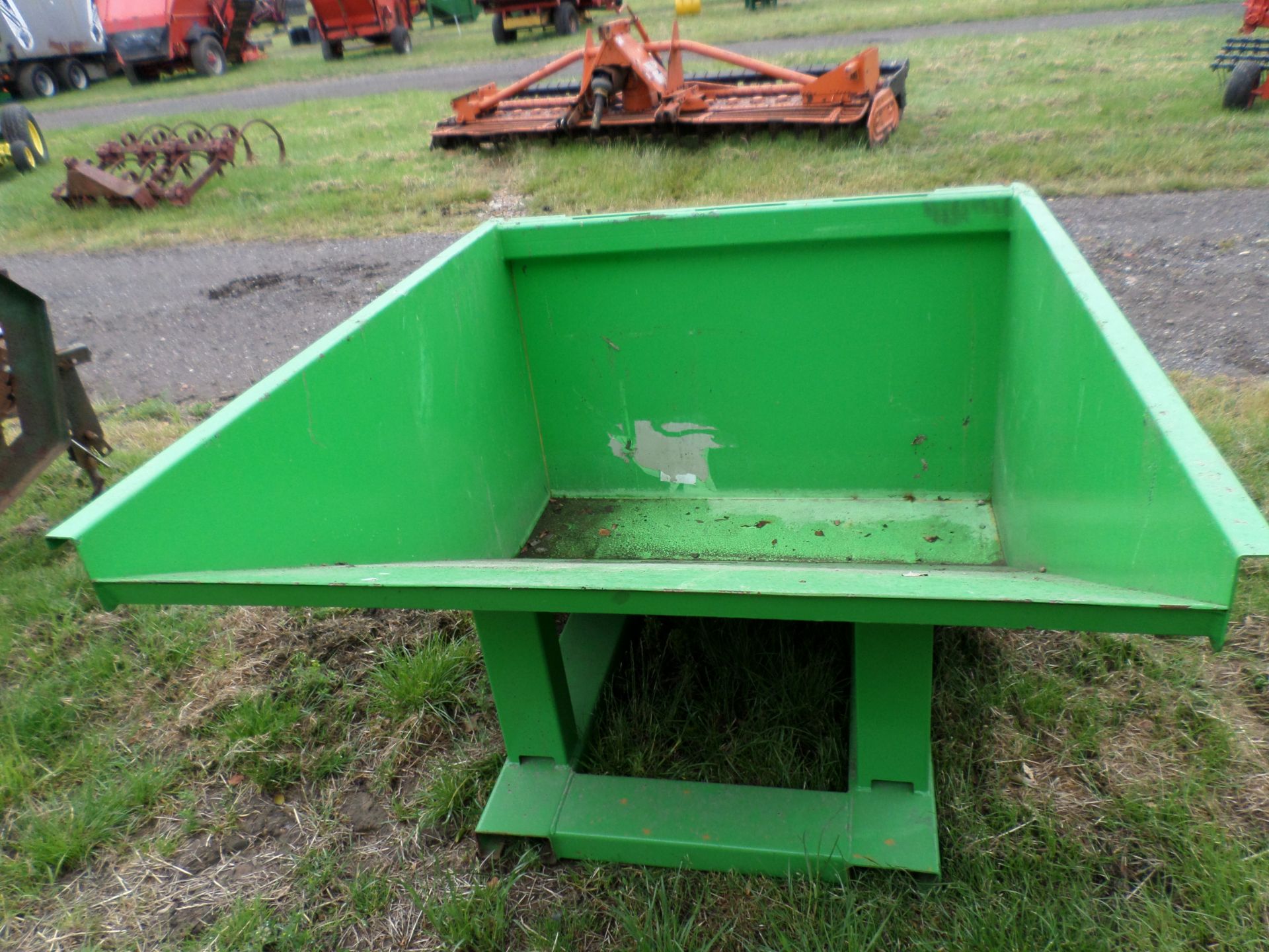 Tipping transport bucket for telehandler on JCB brackets, 2019 - Image 2 of 3