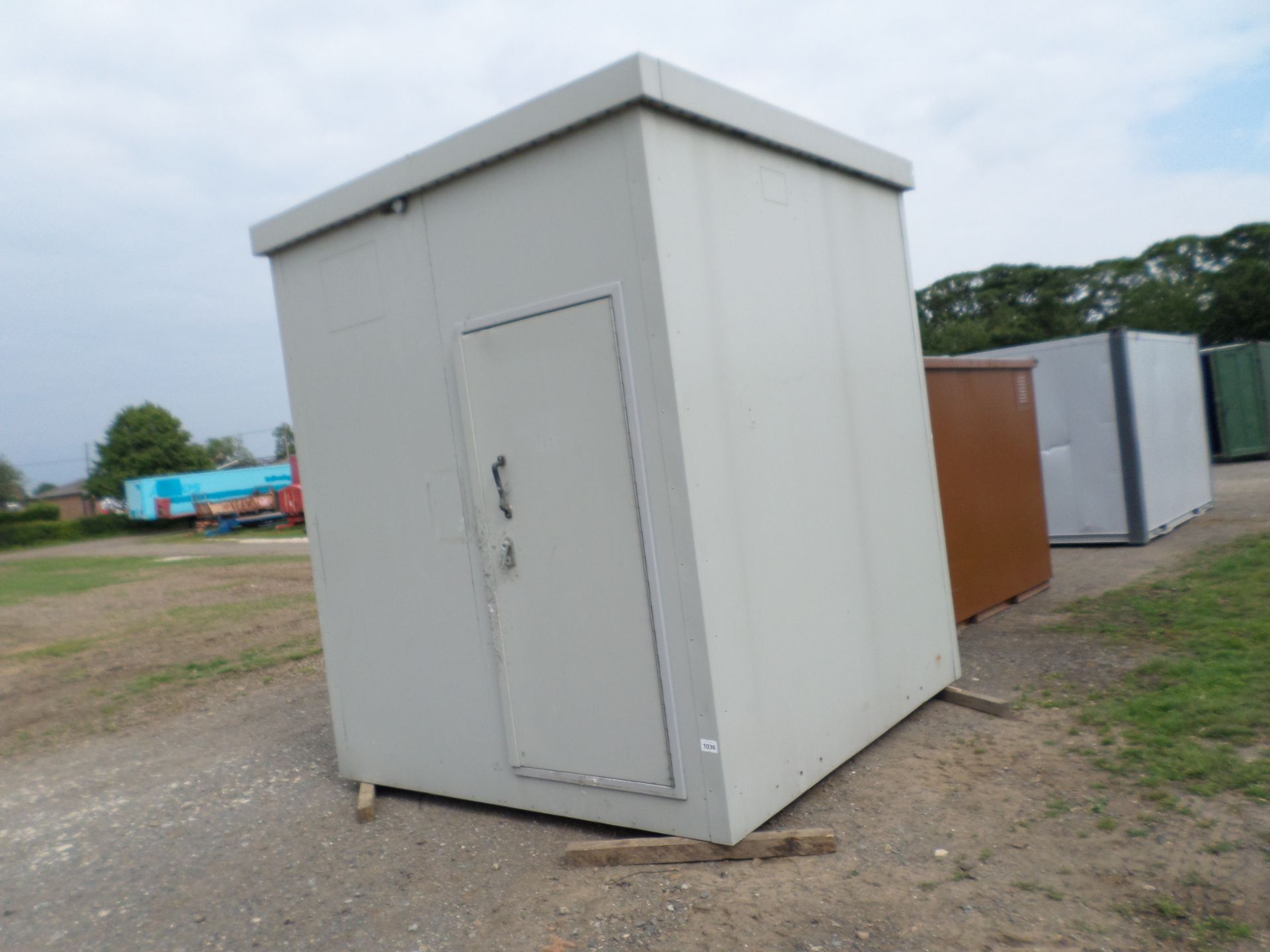 8'x8' secure steel unit