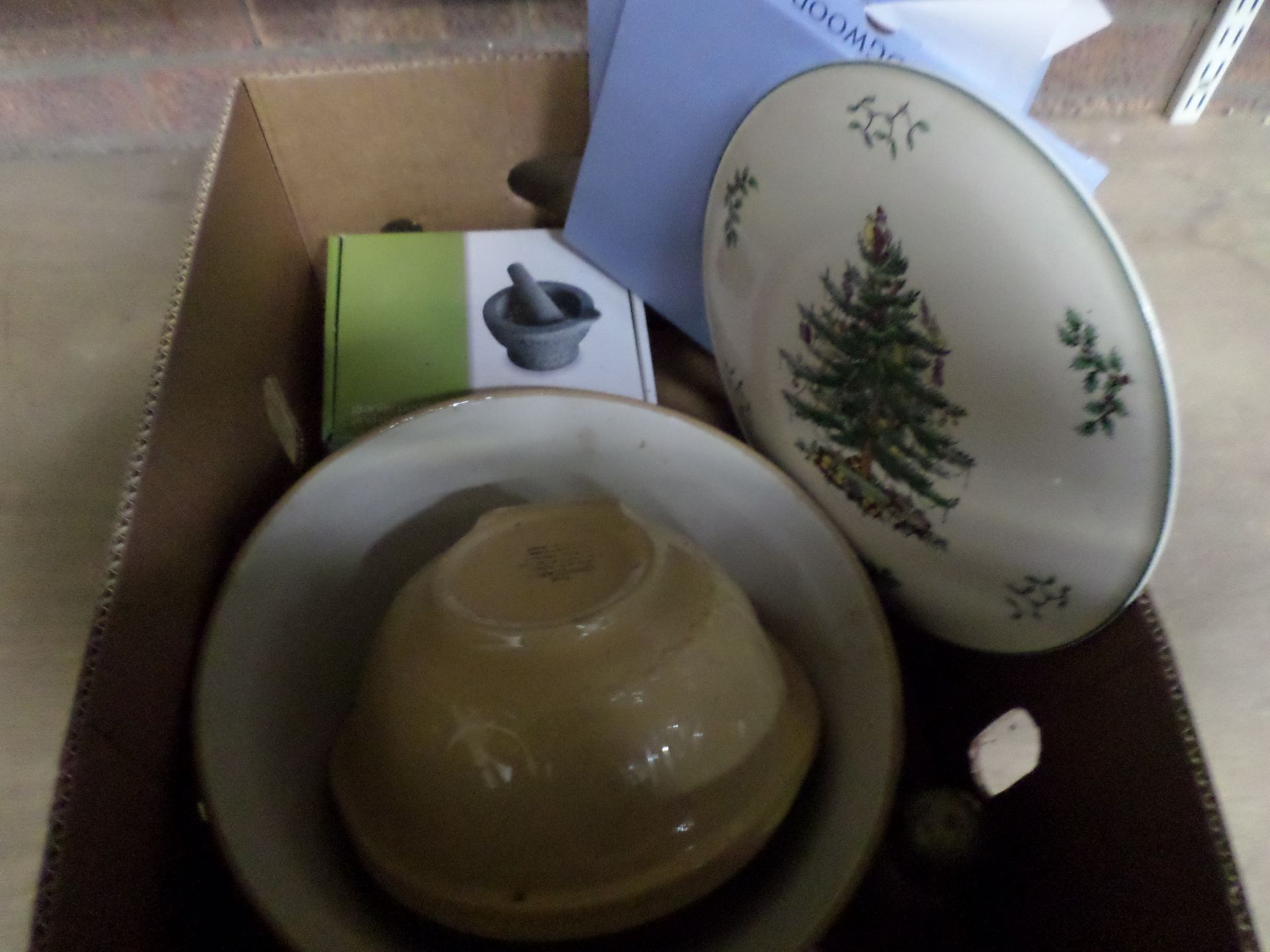 Box of kitchenware, mixing bowls, pestle and mortar