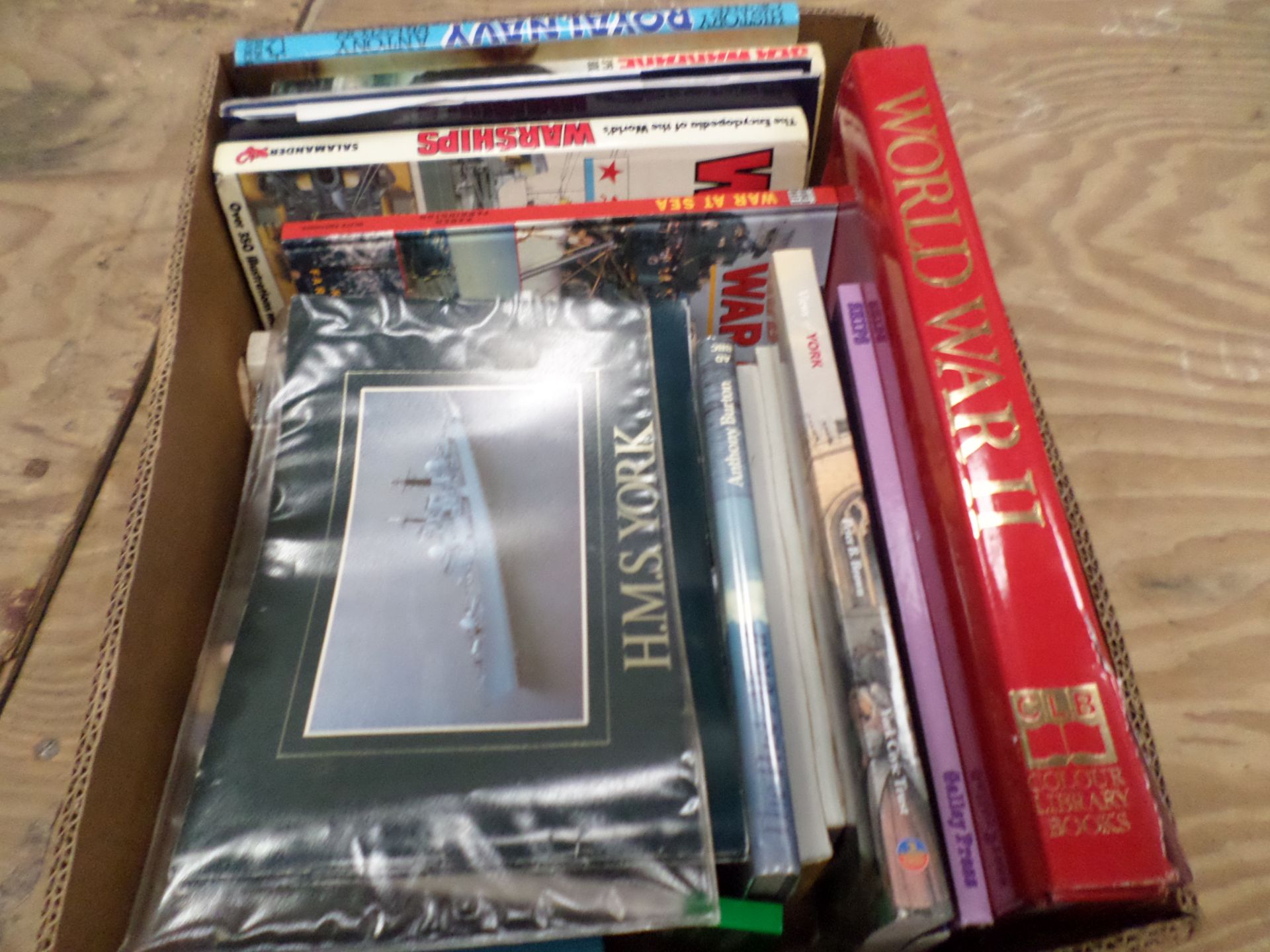 Box of books, box of CDs - Image 3 of 4