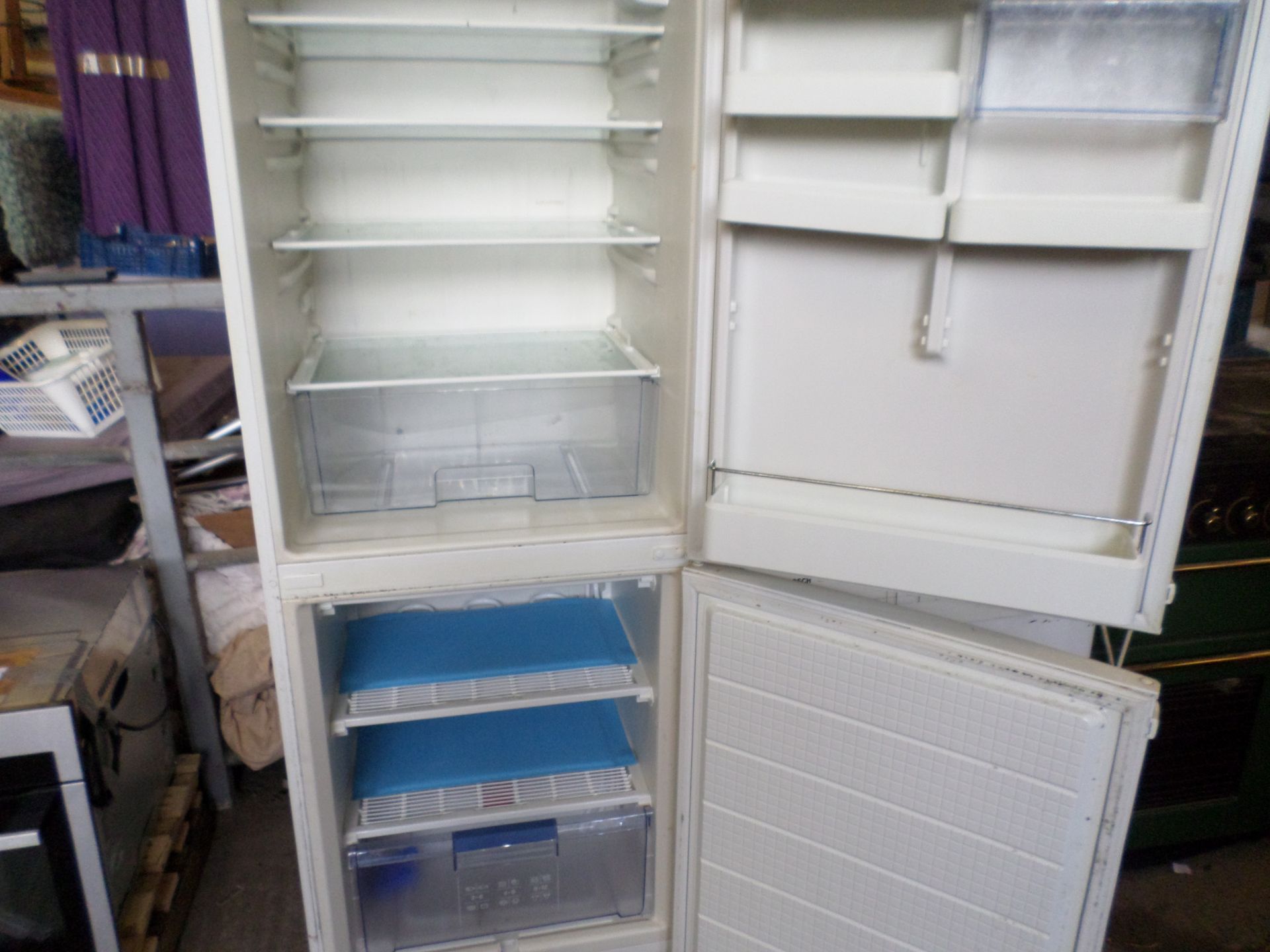 Bosch fridge freezer - Image 2 of 2
