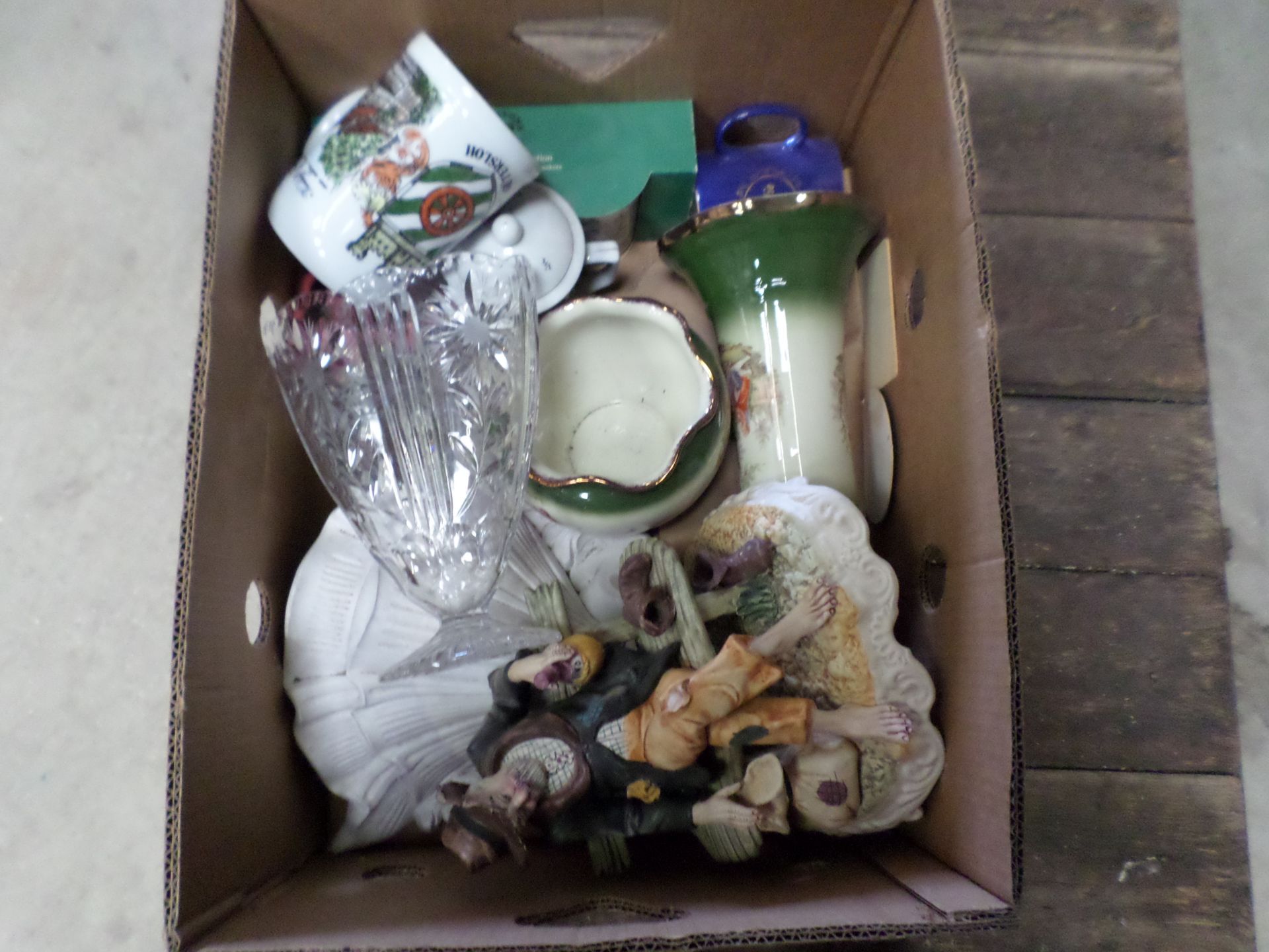 2 boxes of ornaments and tableware - Image 2 of 2