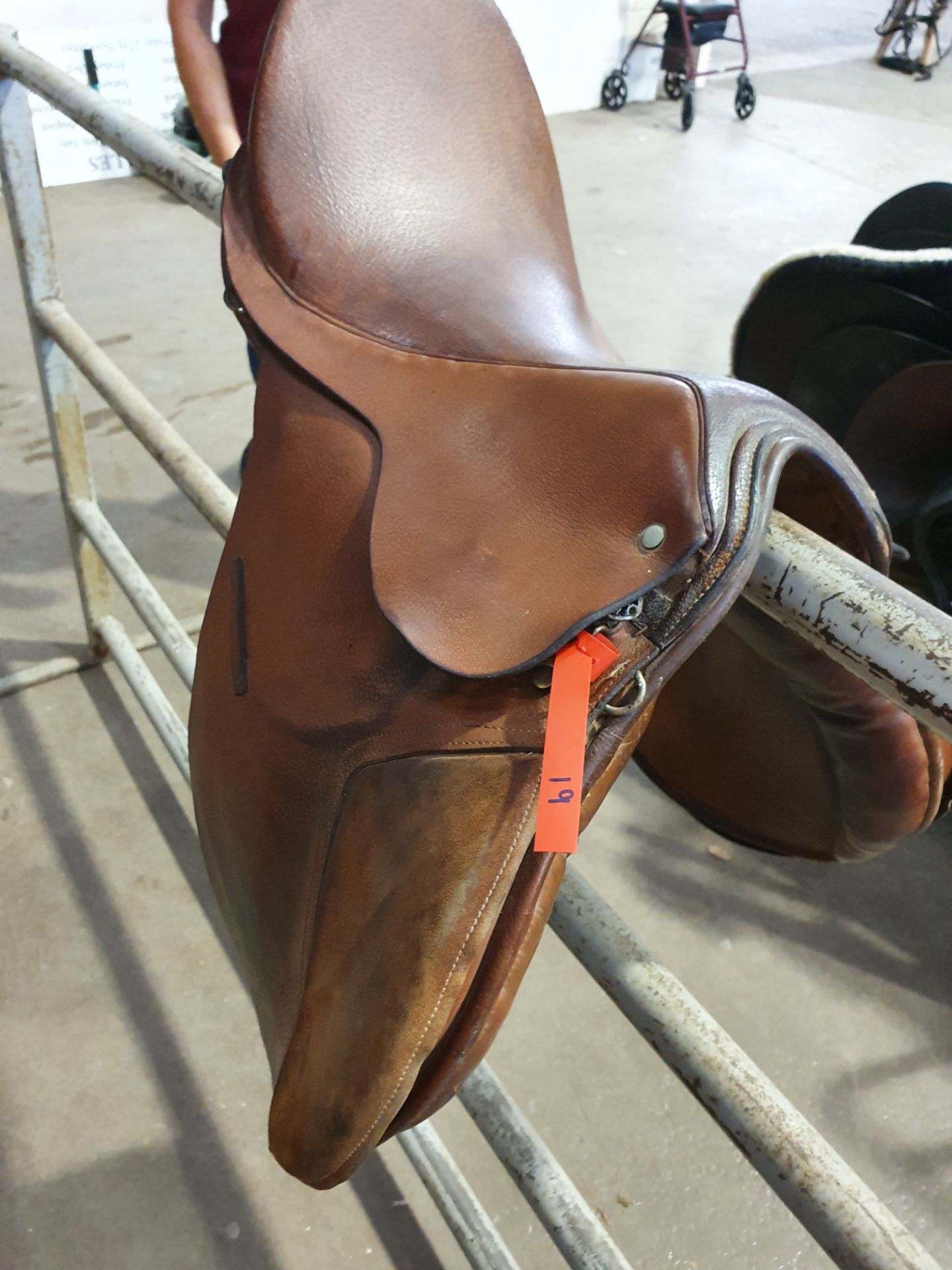 17" brown saddle - Image 3 of 3