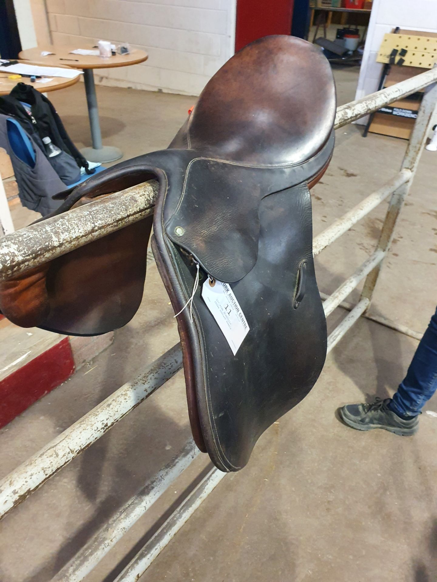 17" wide Granville close contact saddle