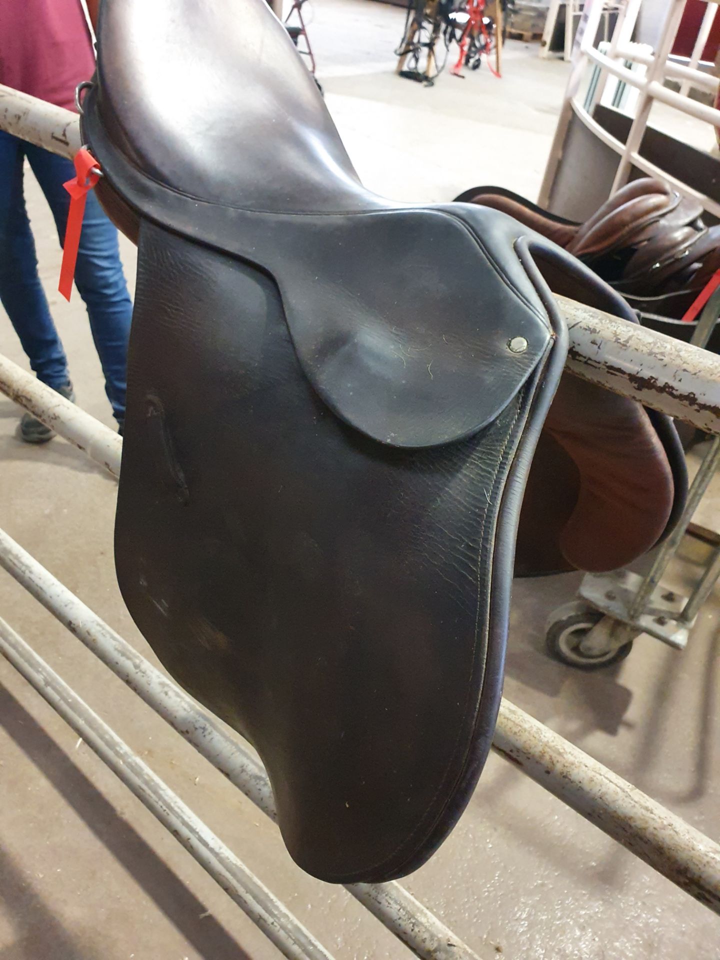 17" wide Granville close contact saddle - Image 3 of 3