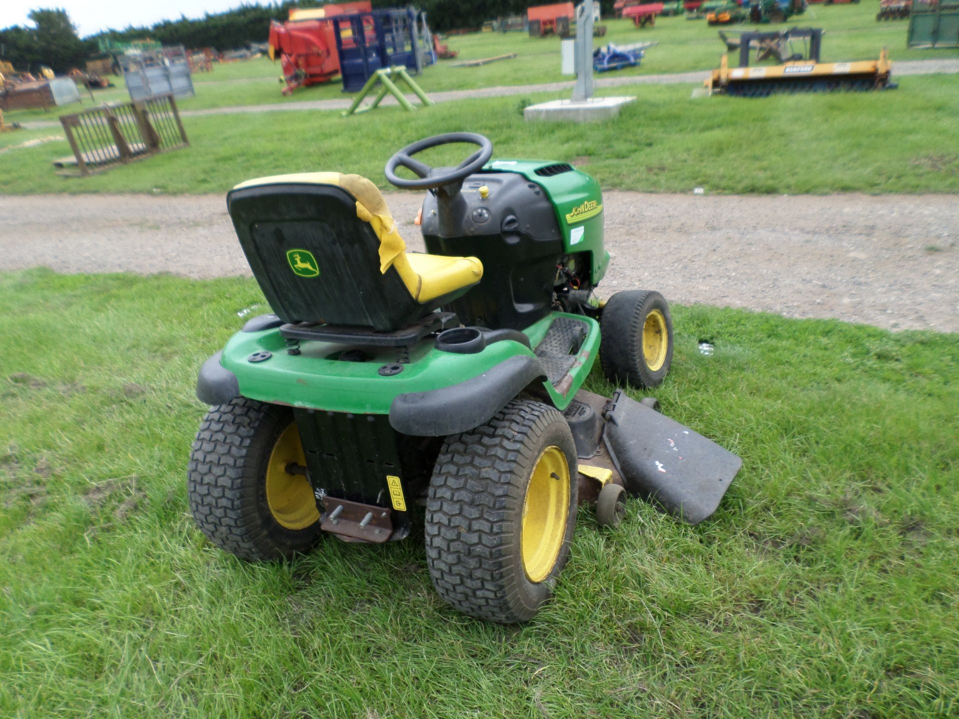 John Deere L120 ride on mower 48" deck runs - Image 2 of 2