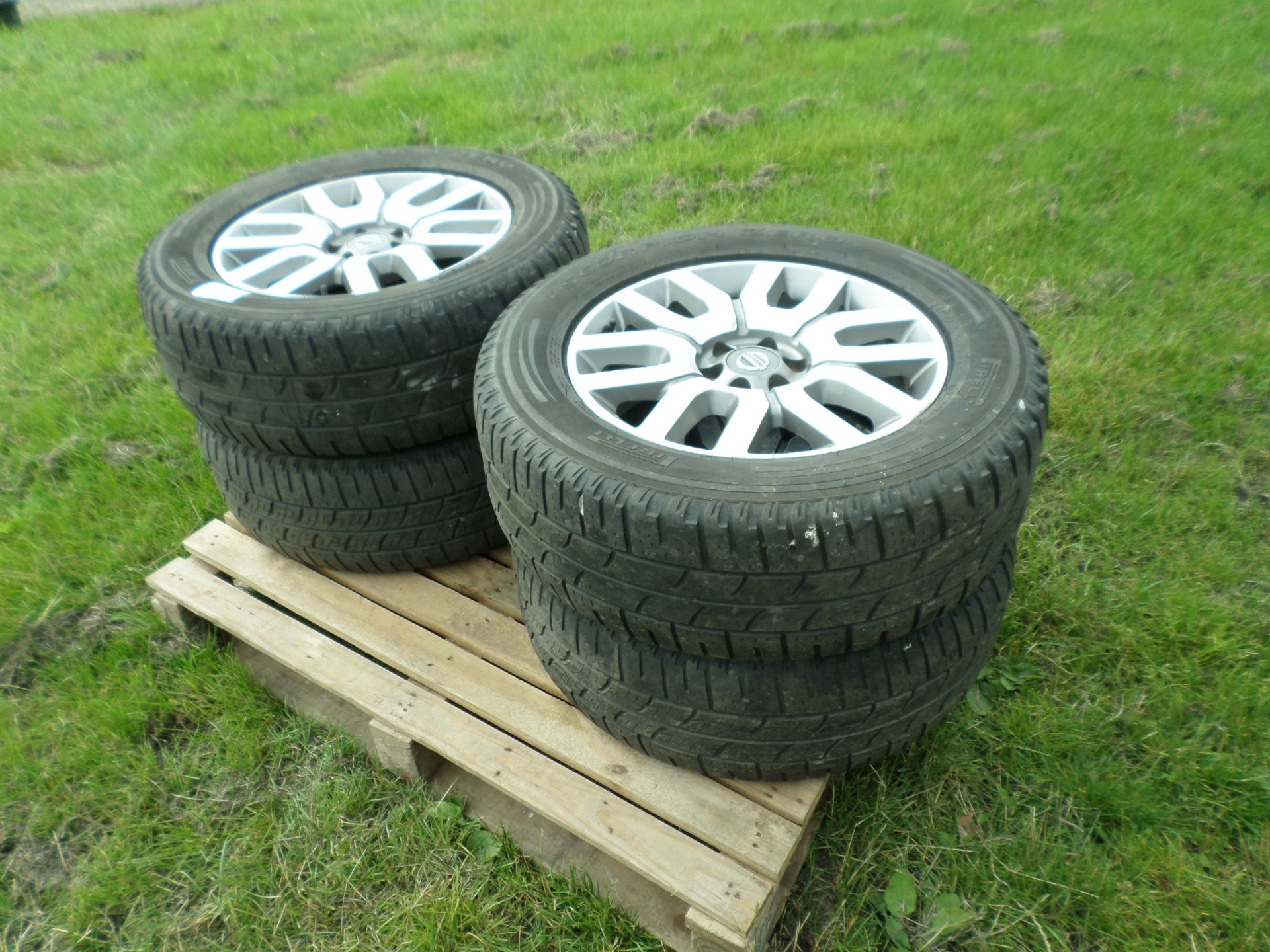 4 Nissan Navara D40 V6 alloy wheels and Pirelli tyres 255/60/18 NO VAT