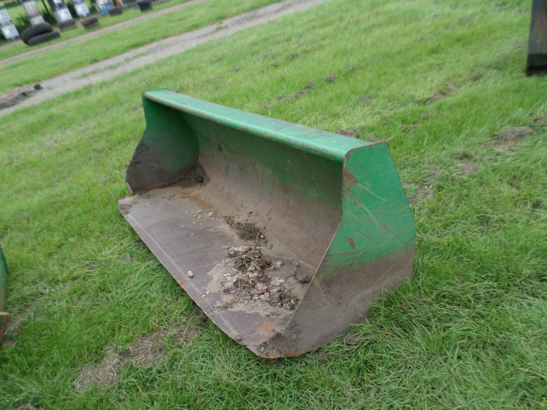 John Deere standard green tractor bucket, fair condition - Image 2 of 2