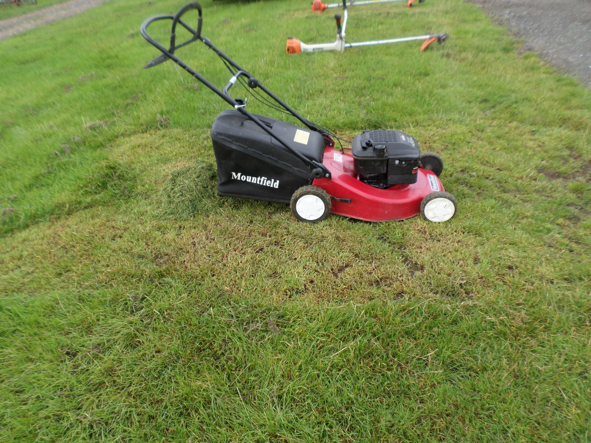 Mountfield 20" power driven rotary mower - Image 2 of 2