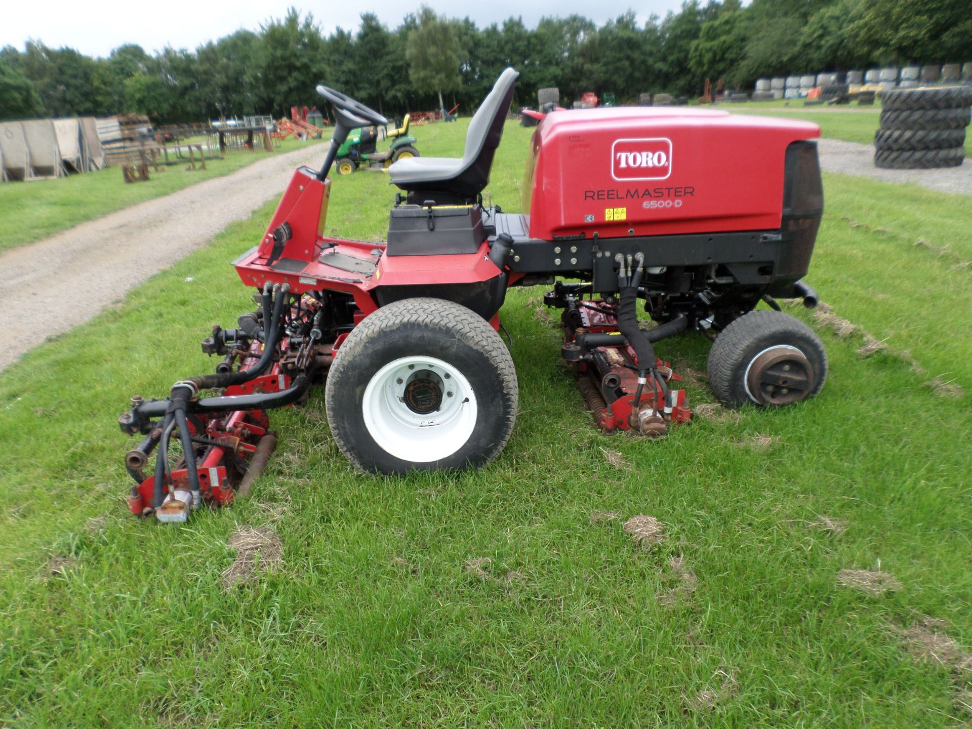 Toro Reelmaster 6500 D diesel 5 gang ride on mower recently serviced - Image 4 of 4