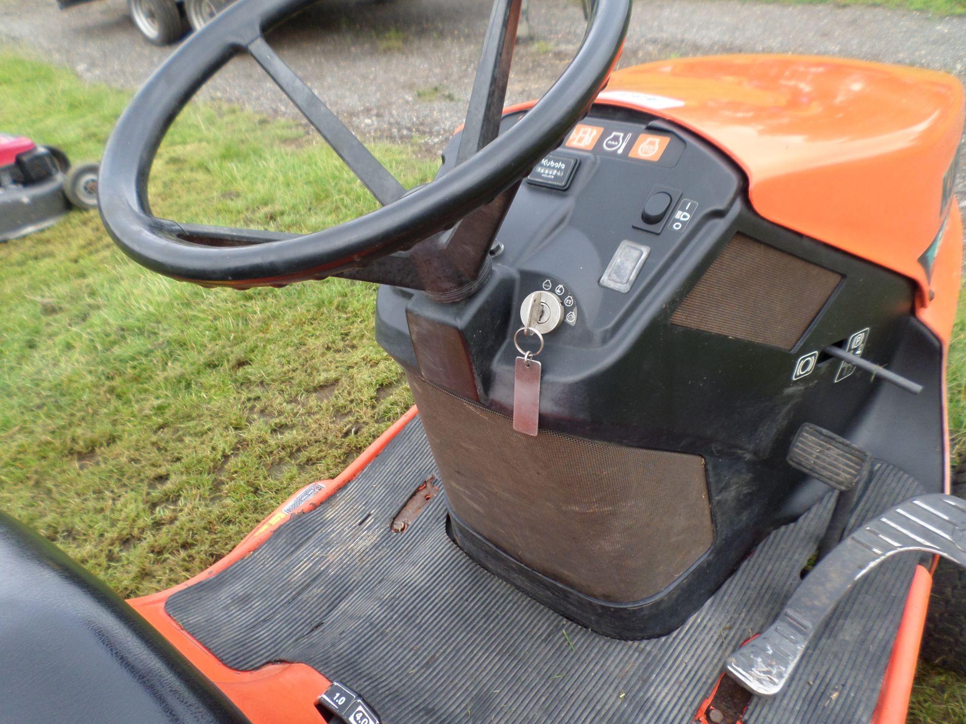 Kubota G21 diesel ride on mower 48" direct collect,hydraulic deck lift & grass collector - Image 2 of 3