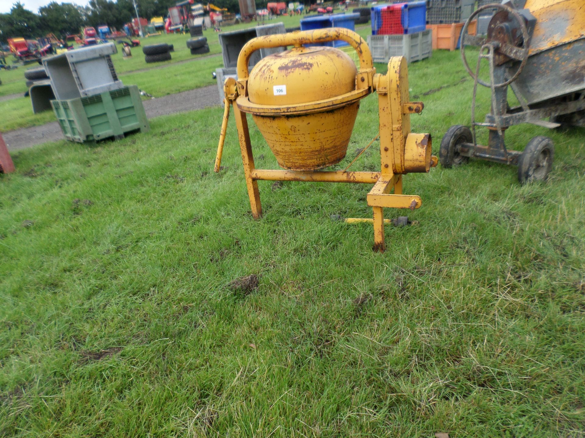 Tractor PTO driven cement mixer - Image 2 of 2