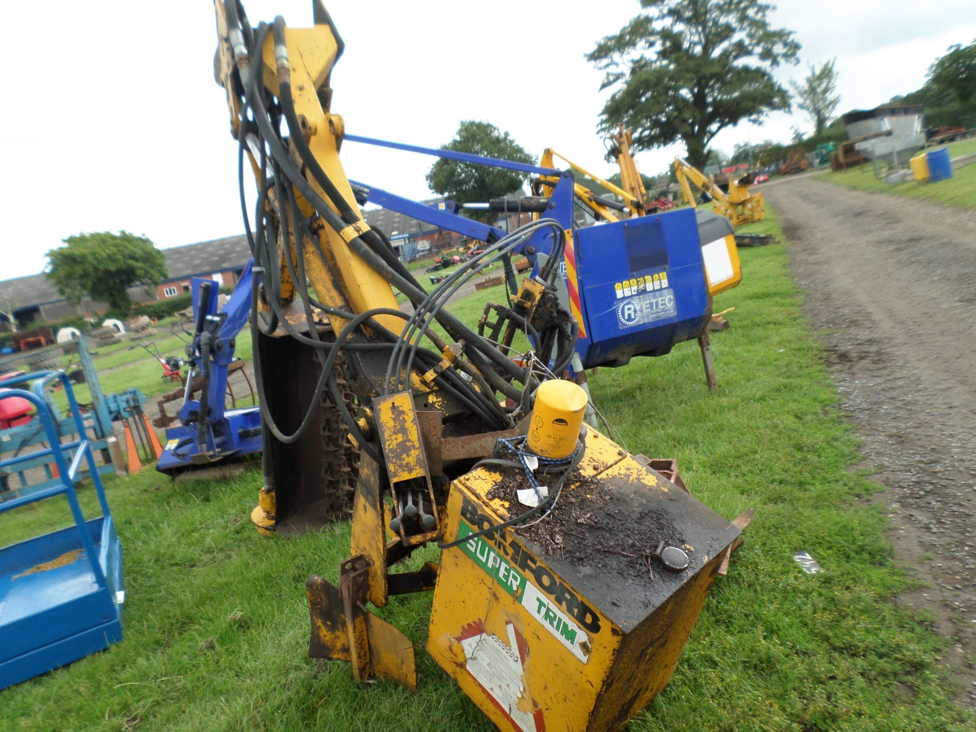 Bomford Super trim hedge cutter boot flails & cable control - Image 2 of 2