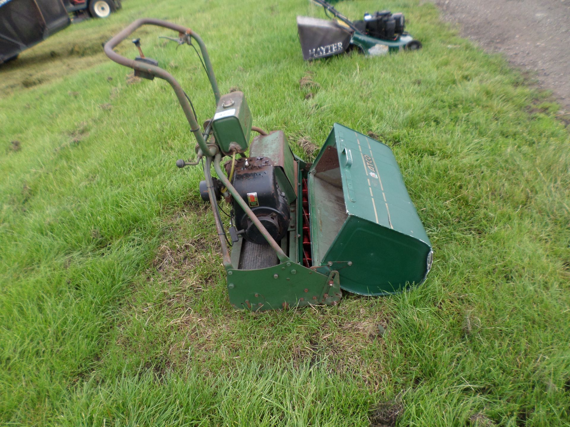 Atco mower c/w grass box NO VAT - Image 2 of 2