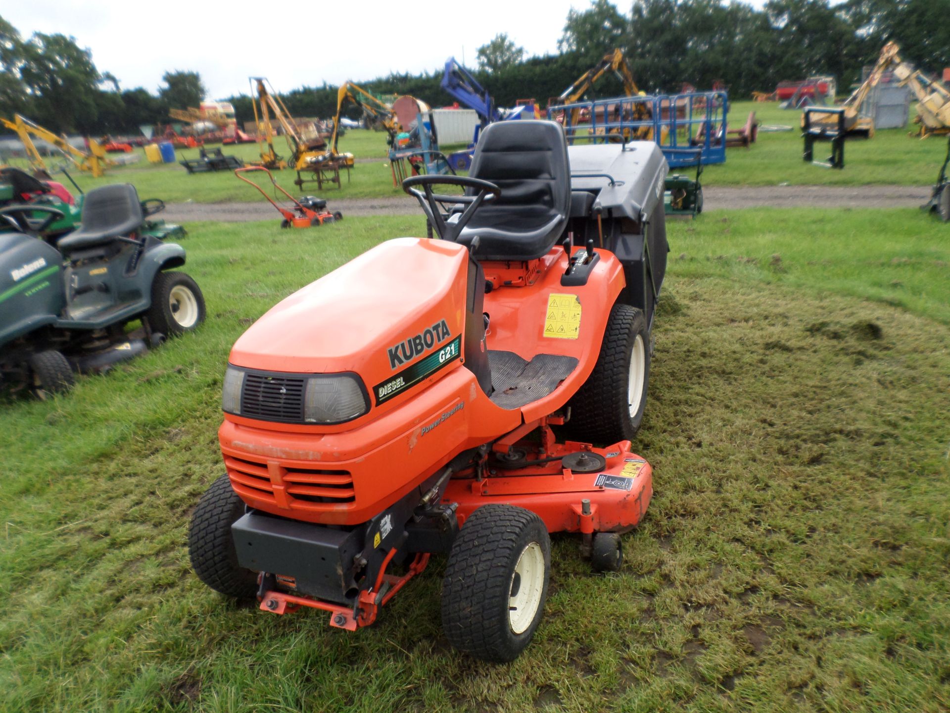 Kubota G21 diesel ride on mower 48" direct collect,hydraulic deck lift & grass collector