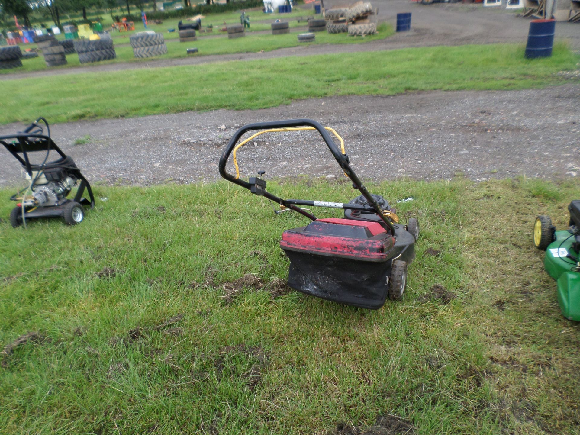 Petrol lawnmower NO VAT - Image 3 of 3