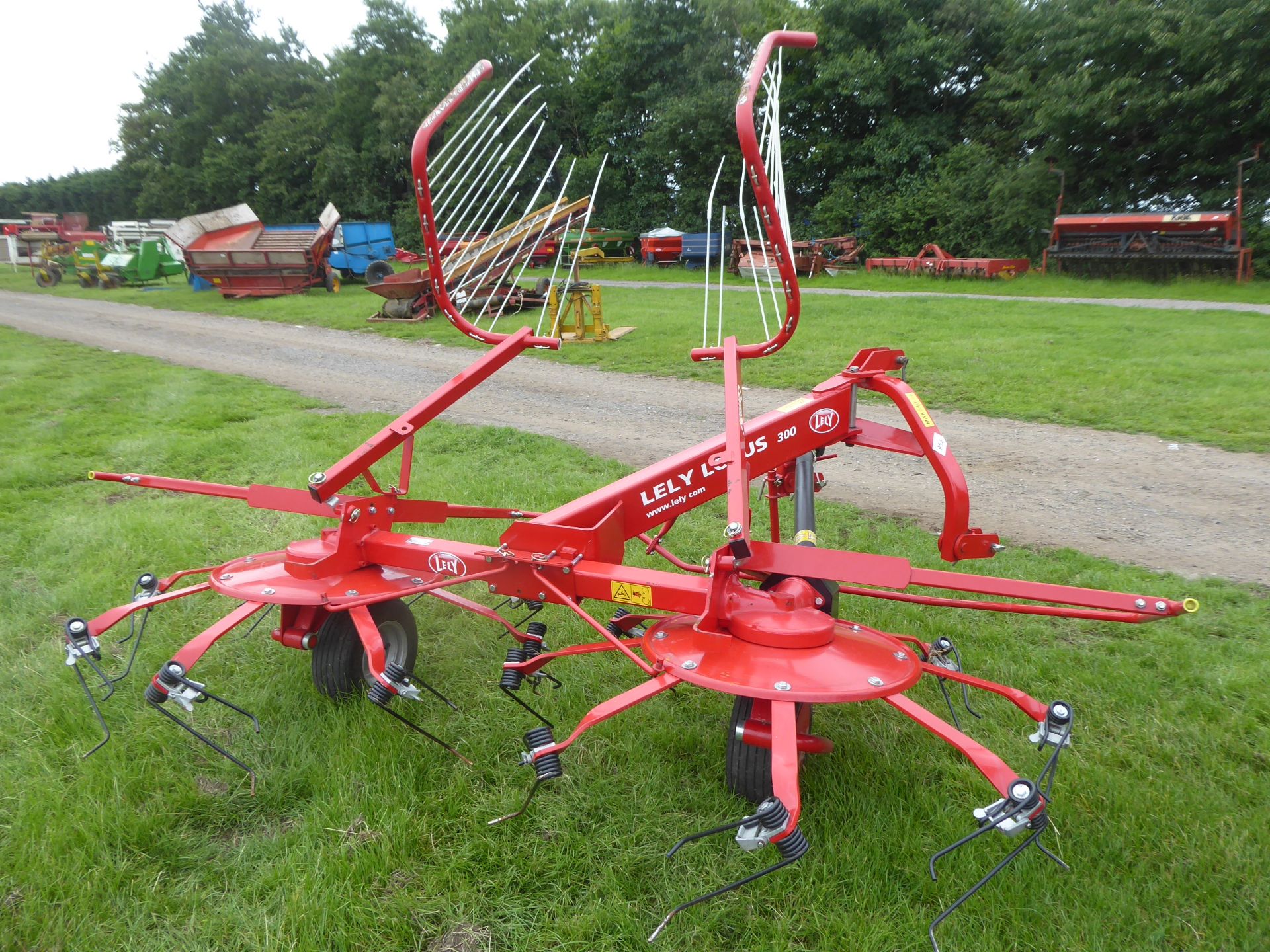 Lely Lotus 300 combi tedder ex demo as new, 2016 - Image 2 of 2