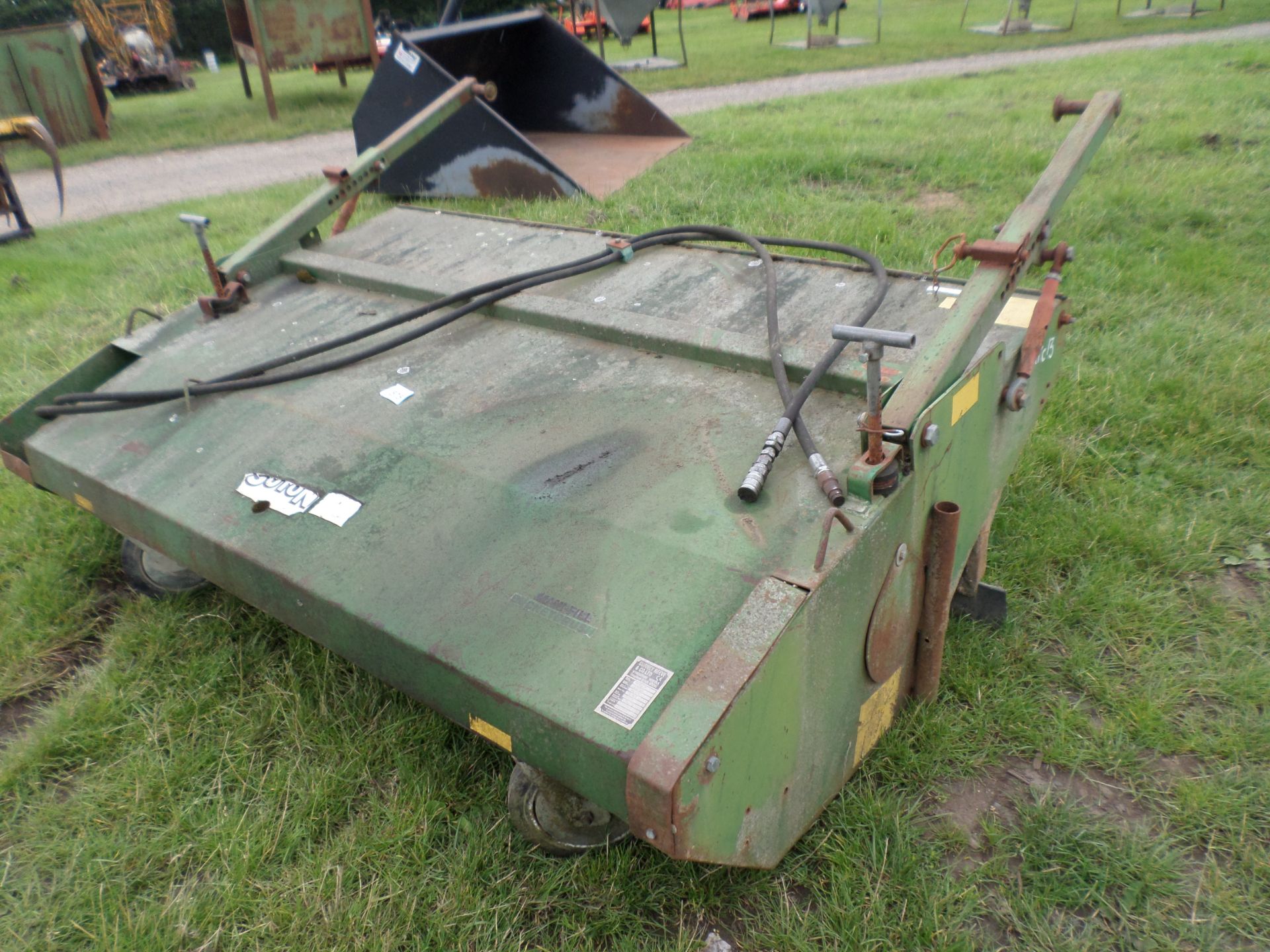 2006 Gurney Reeve telehandler yard bucket brush runs but needs new brush