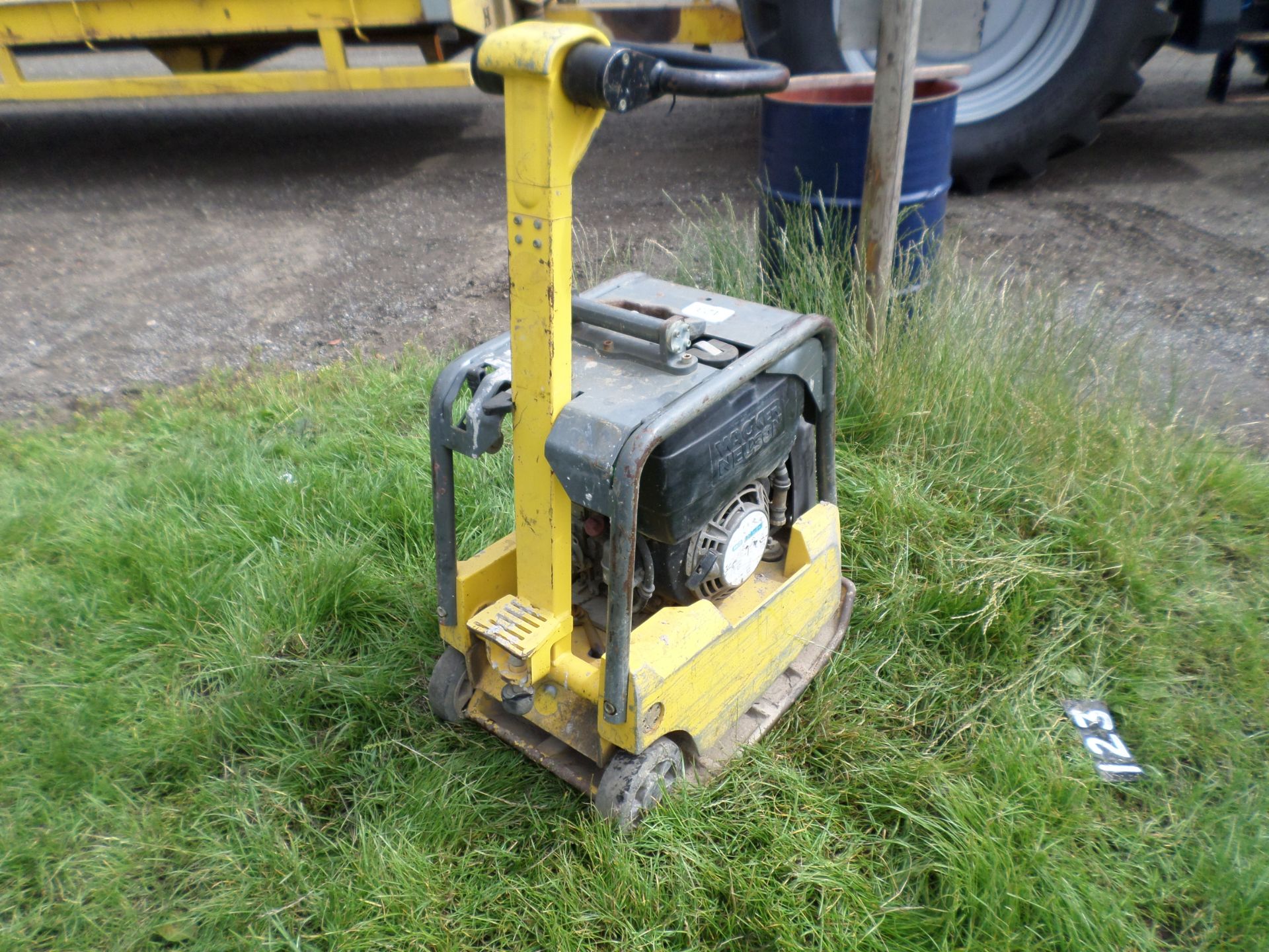 Newson diesel forward/reverse wacker plate, key start, gwo NO VAT - Image 2 of 2