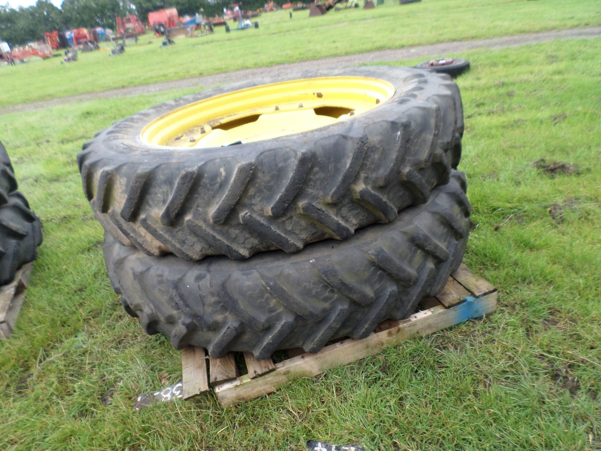 Pair of tractor rear rowcrop wheels 14.9/46