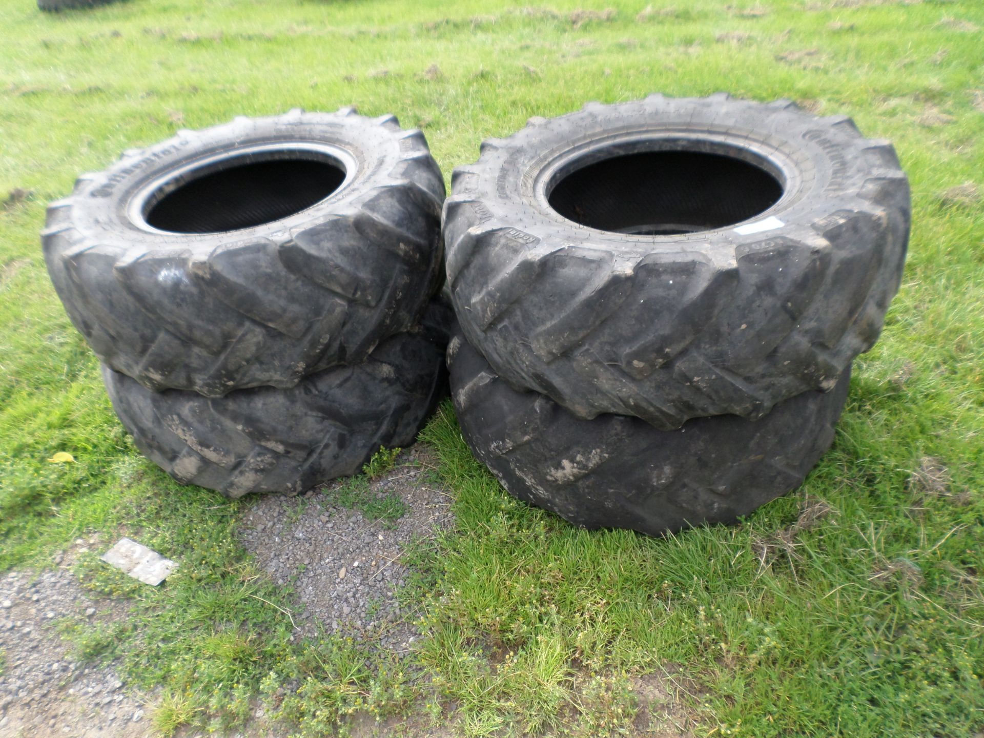 Set of 4 tyres 375/70/20