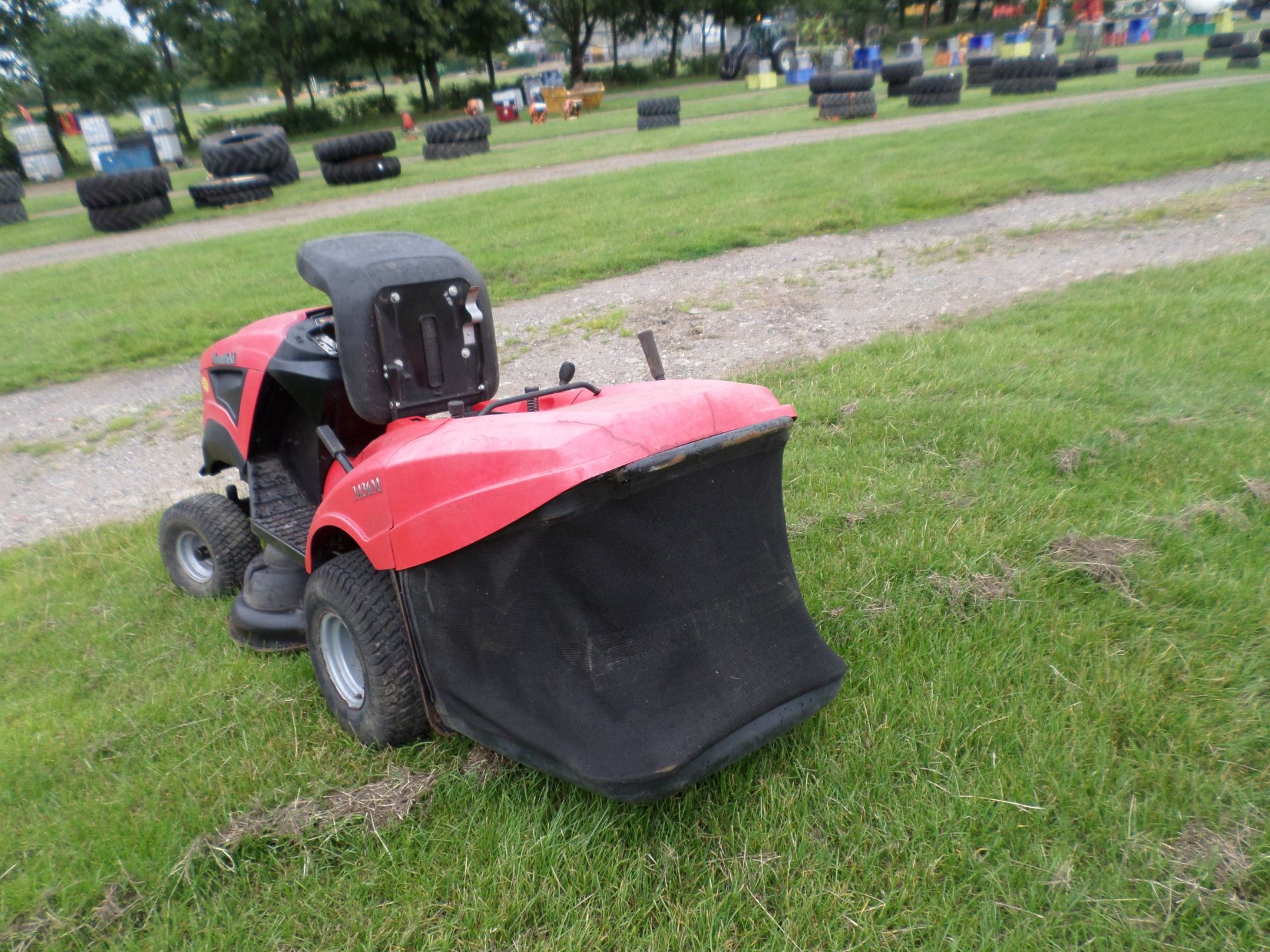 Mountfield garden ride on mower with collector box and key - Image 2 of 2