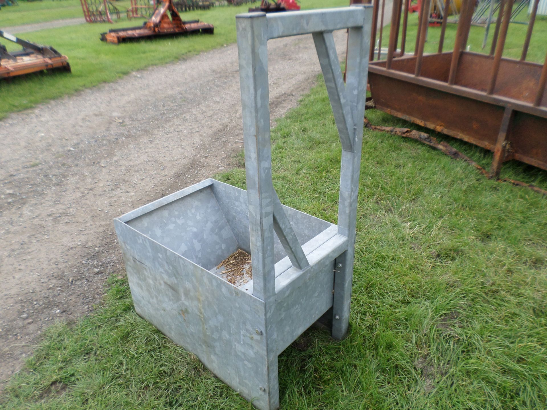 Cattle trough - Image 2 of 2