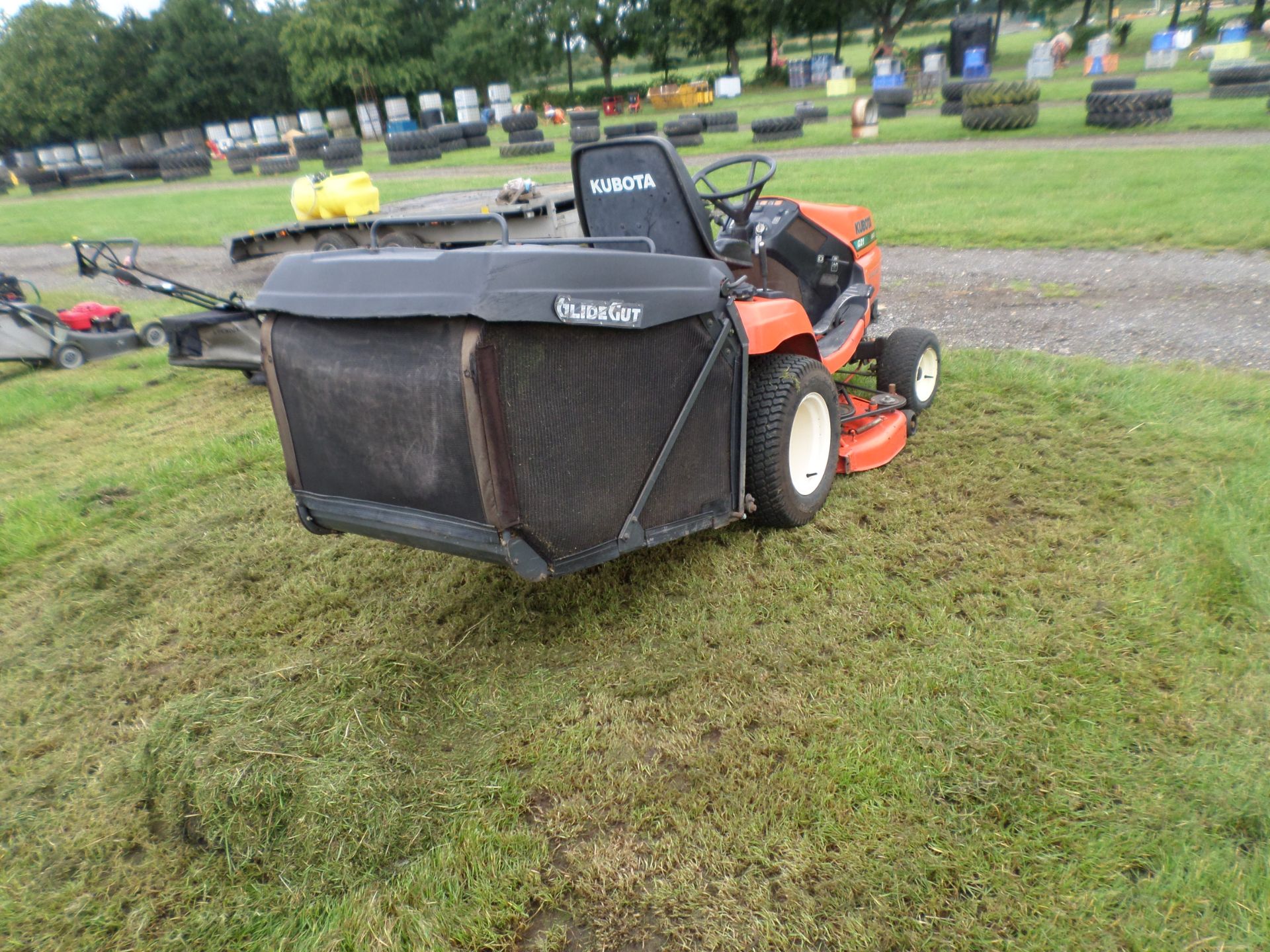 Kubota G21 diesel ride on mower 48" direct collect,hydraulic deck lift & grass collector - Image 3 of 3