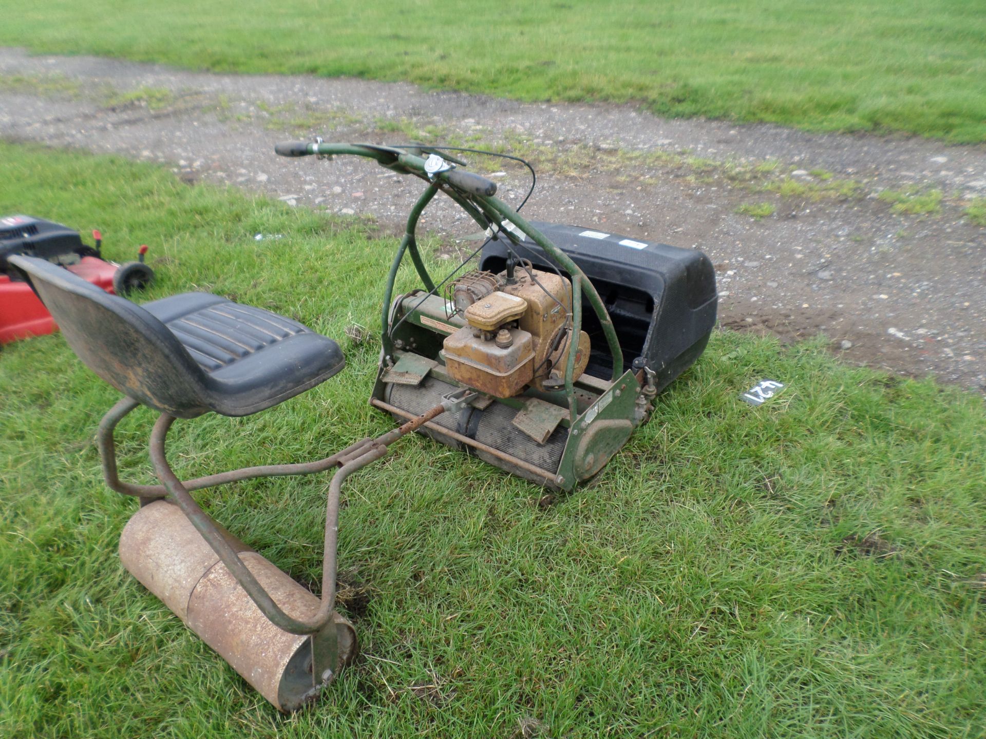 Webb lawnmower NO VAT - Image 2 of 2